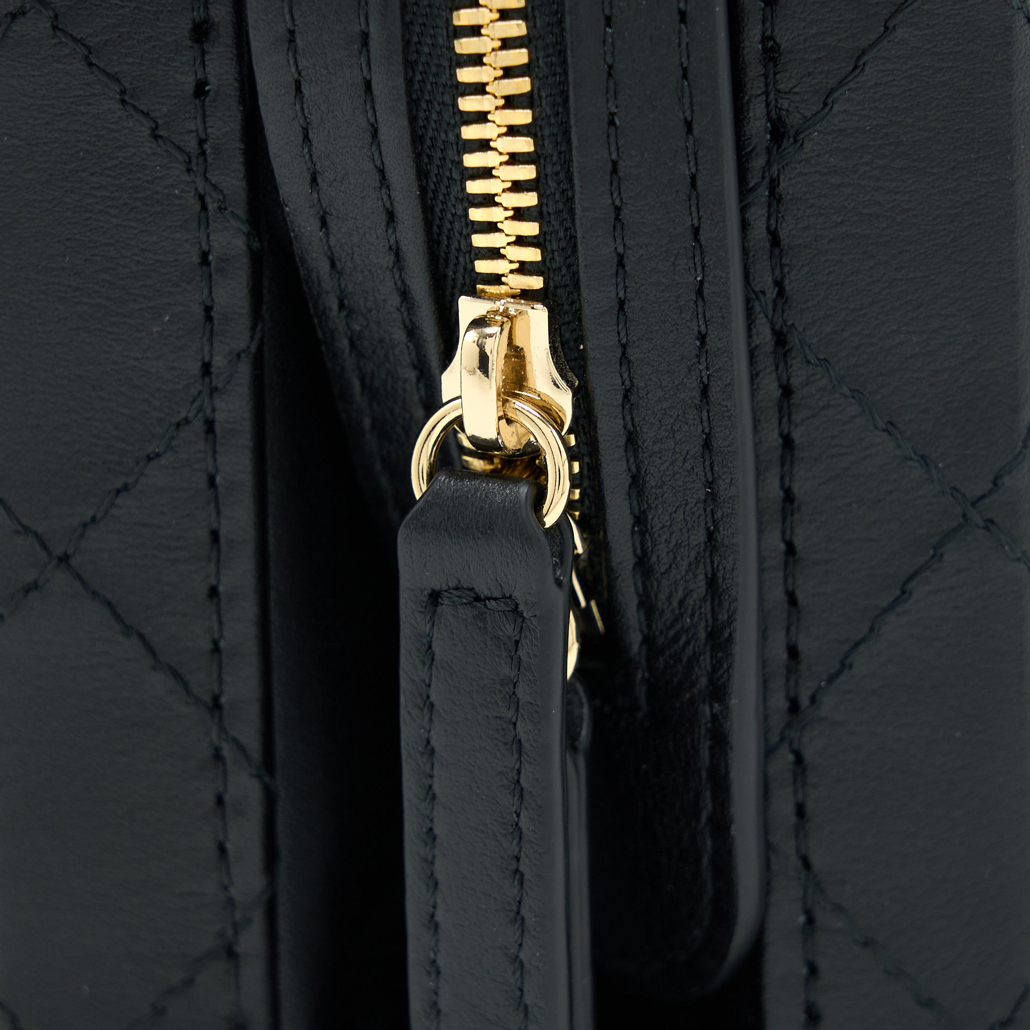 Chanel 22B Small Vanity Case Calfskin Black GHW (Microchip) - Image 6