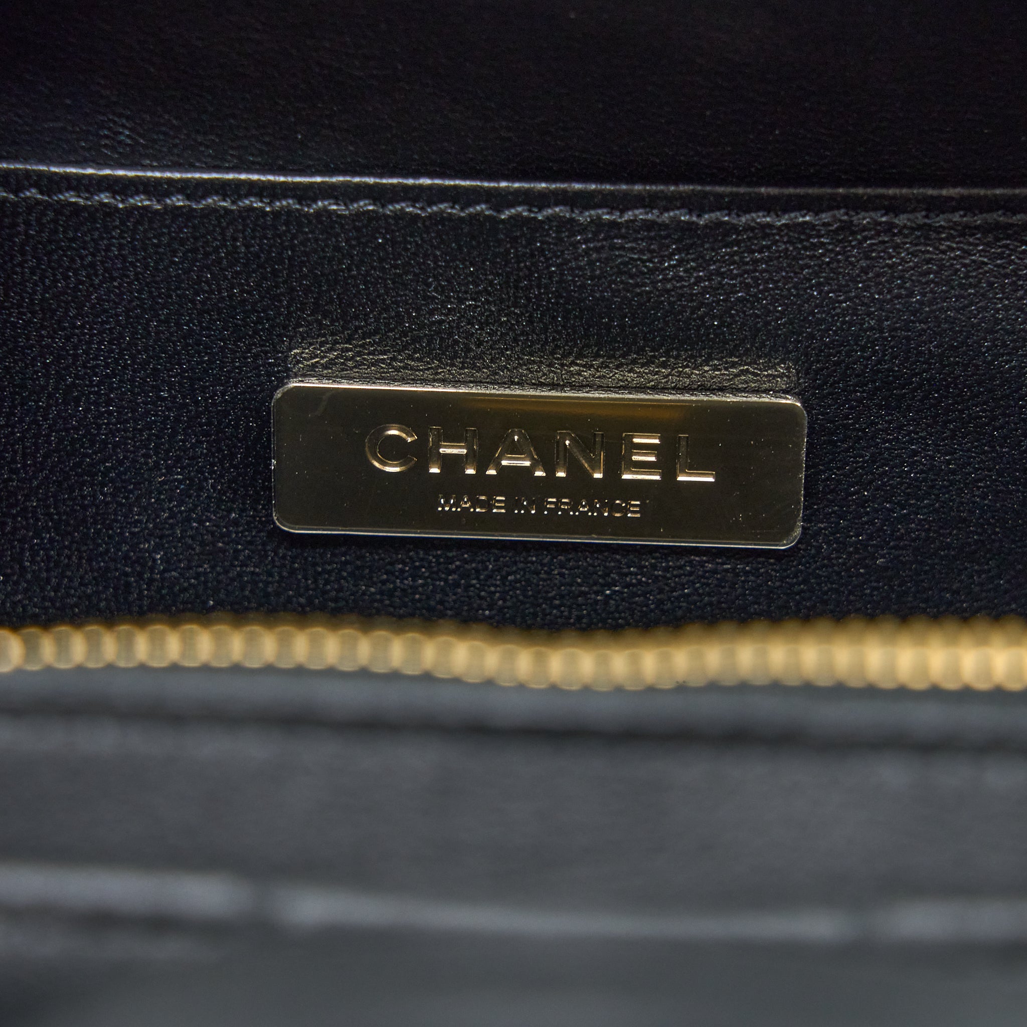 Chanel 22B Small Vanity Case Calfskin Black GHW (Microchip) - Image 10