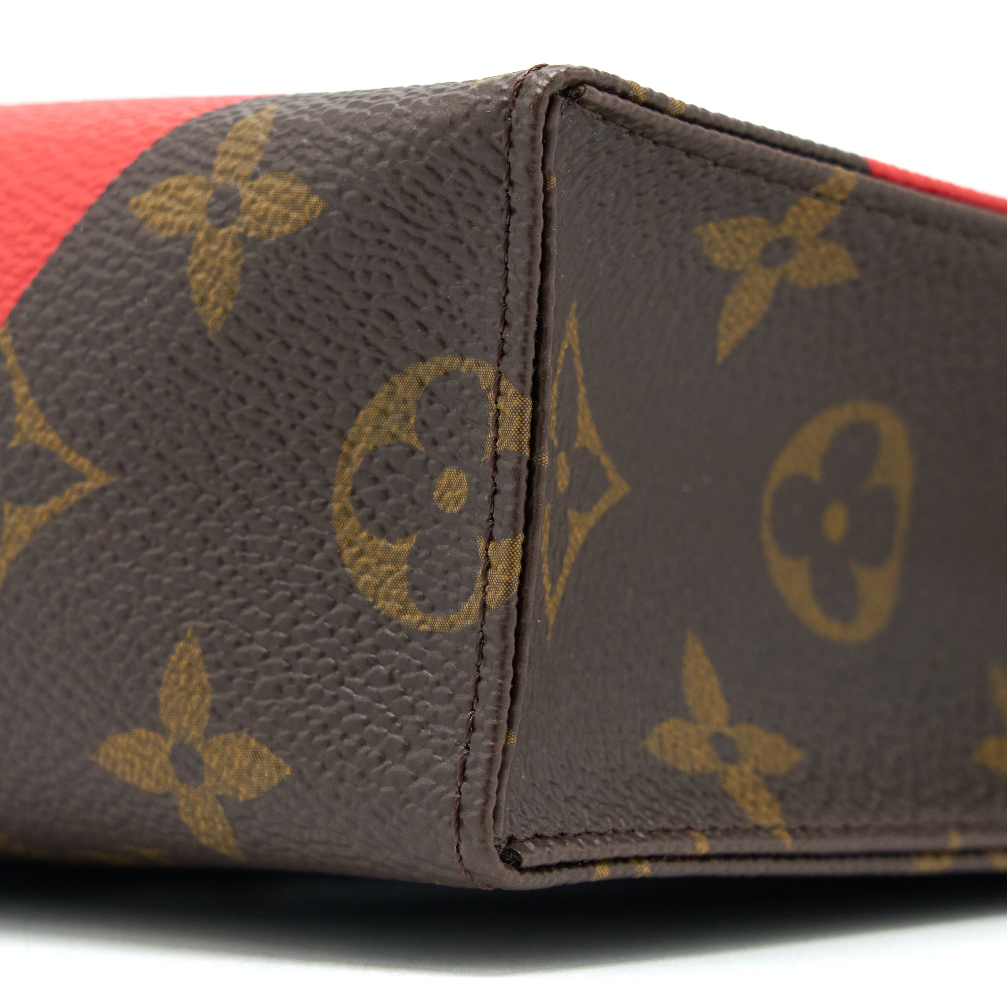 Louis Vuitton Toiletry Pochette 26 Game on Heart Monogram Canvas GHW - Image 7