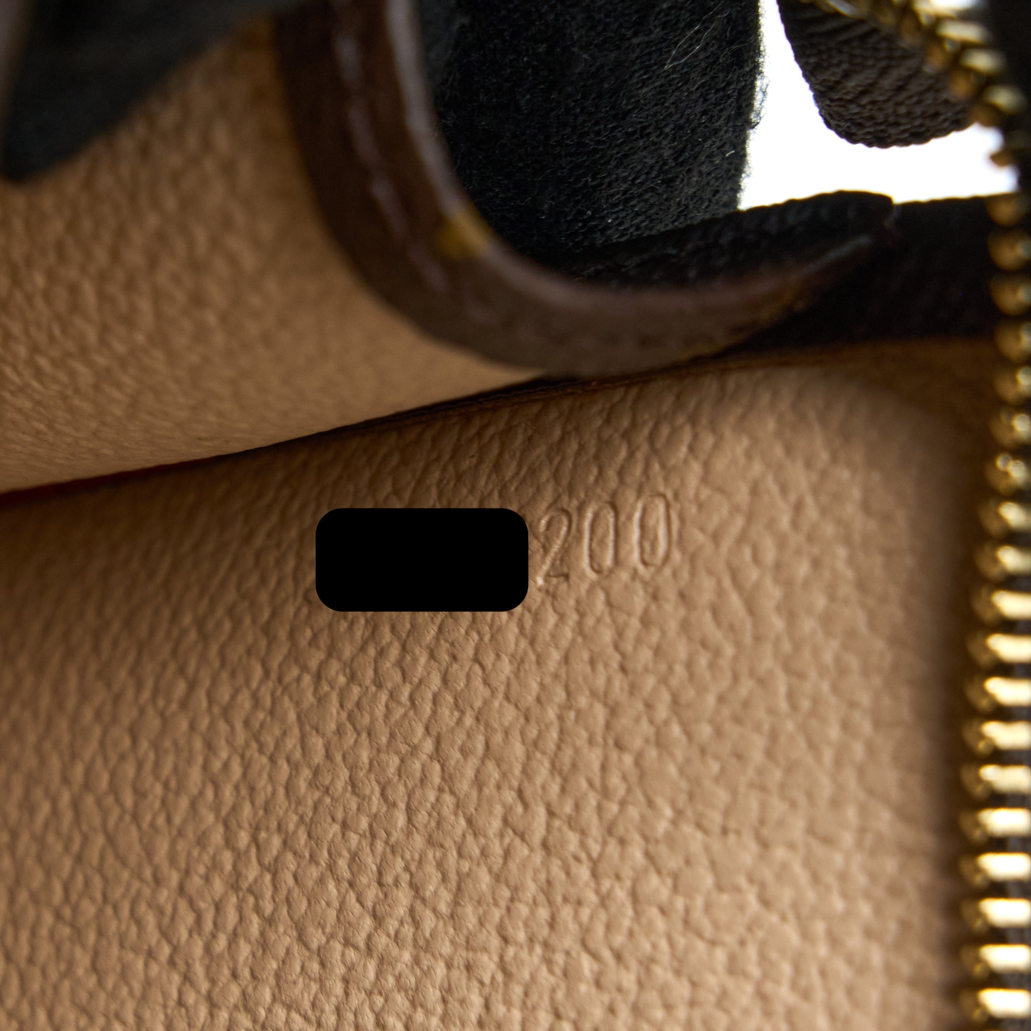 Louis Vuitton Toiletry Pochette 26 Game on Heart Monogram Canvas GHW - Image 10