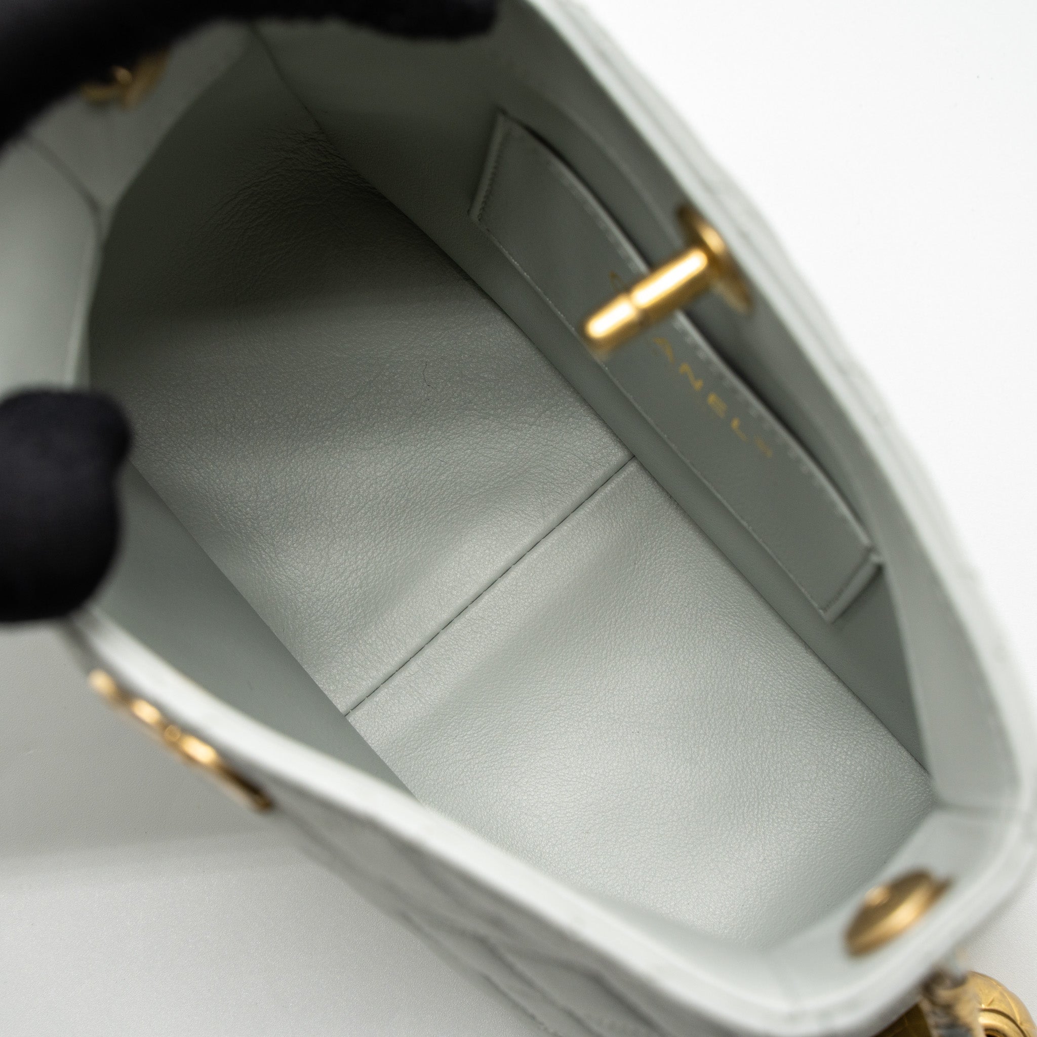 Chanel Pearl Crush Hobo Bag Lambskin Light Grey Brushed GHW (Microchip) - Image 6