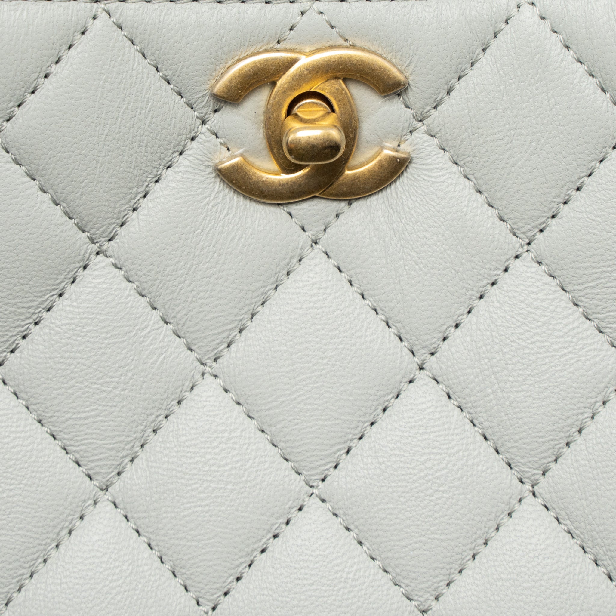 Chanel Pearl Crush Hobo Bag Lambskin Light Grey Brushed GHW (Microchip) - Image 9