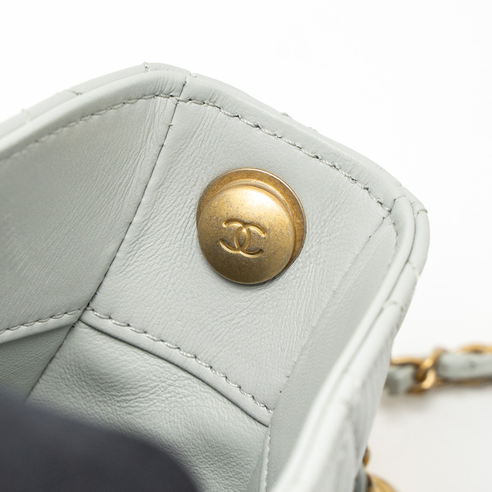 Chanel Pearl Crush Hobo Bag Lambskin Light Grey Brushed GHW (Microchip) - Image 8