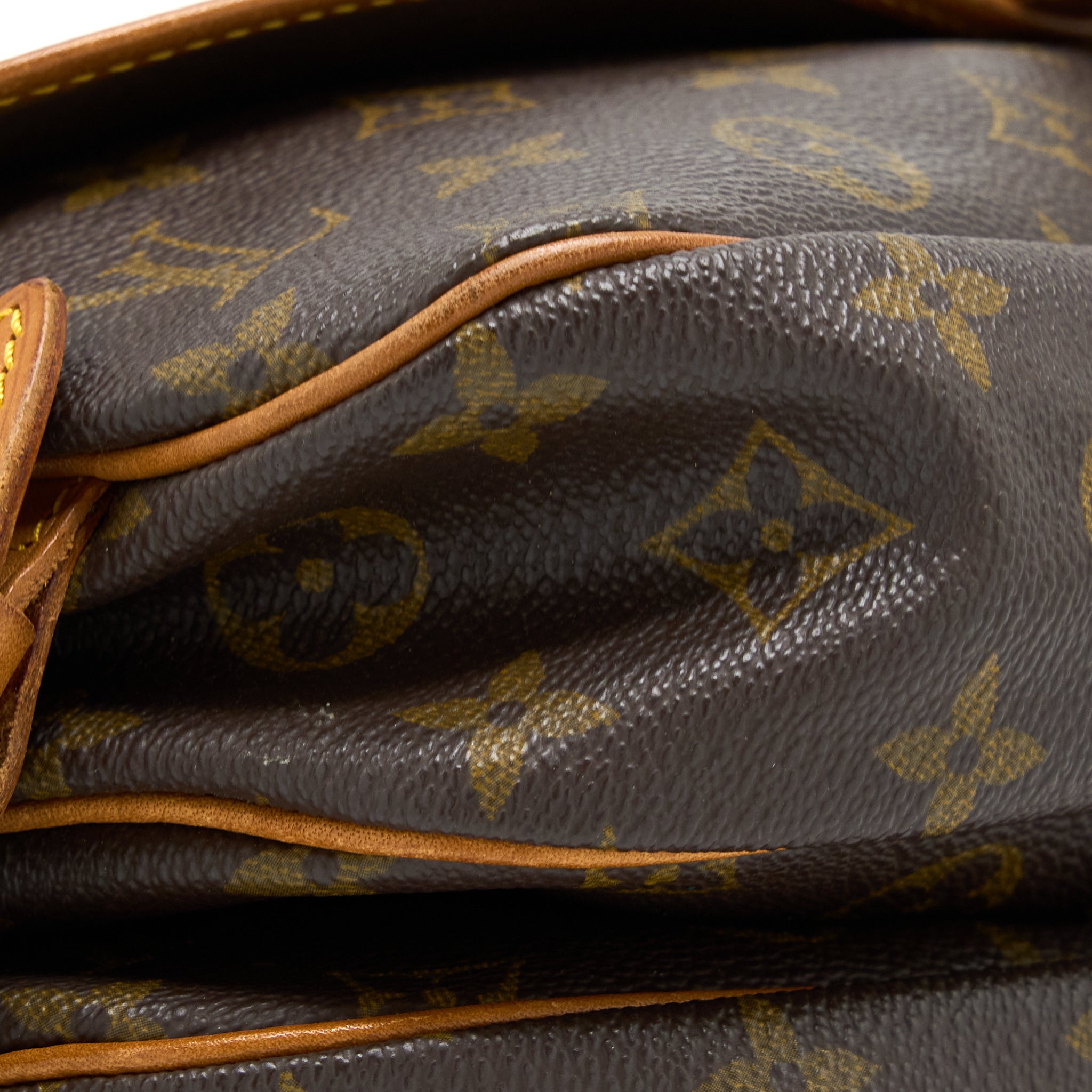 Louis Vuitton Vintage Saumur Cloth Crossbody Bag Monogram Canvas GHW - Image 10