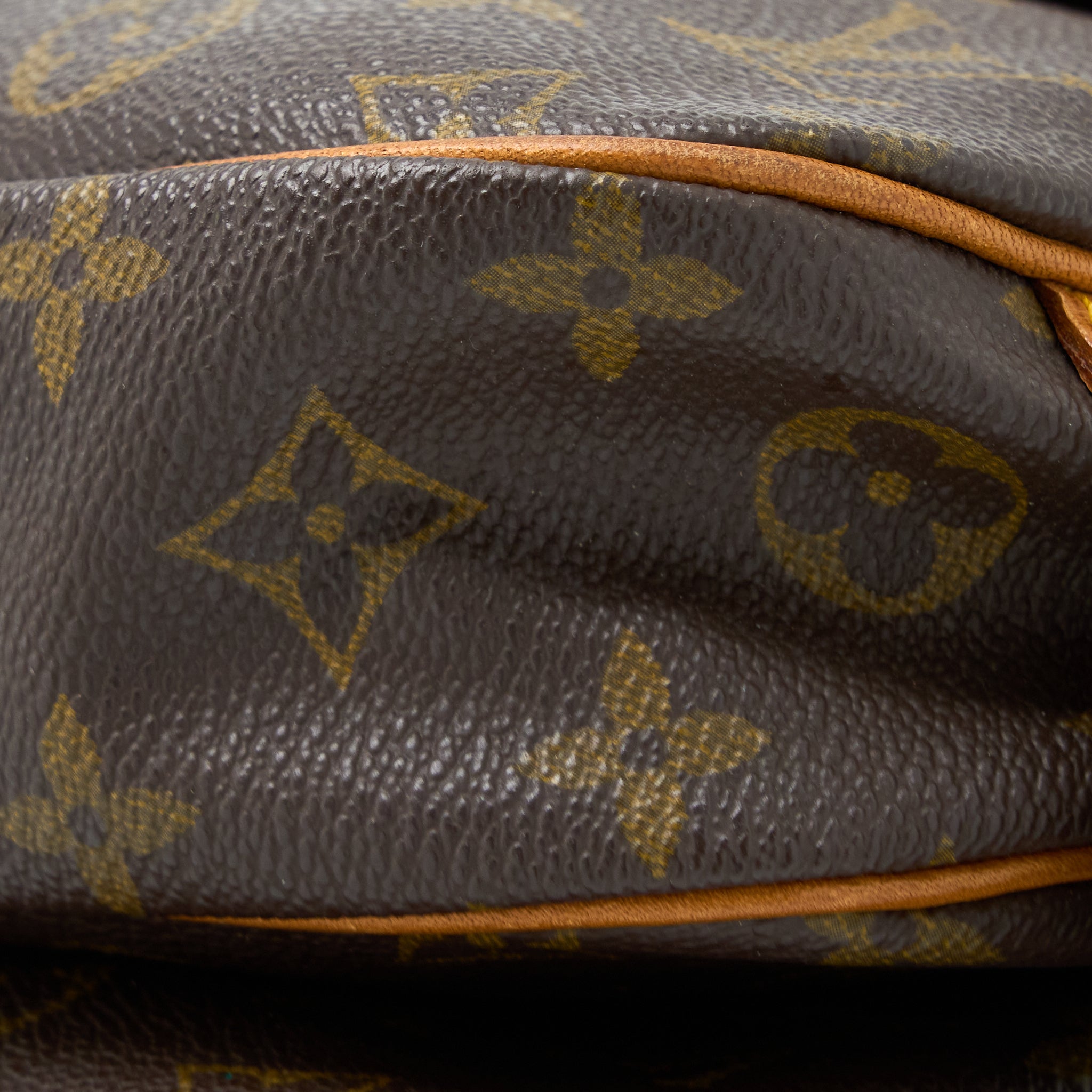 Louis Vuitton Vintage Saumur Cloth Crossbody Bag Monogram Canvas GHW - Image 11