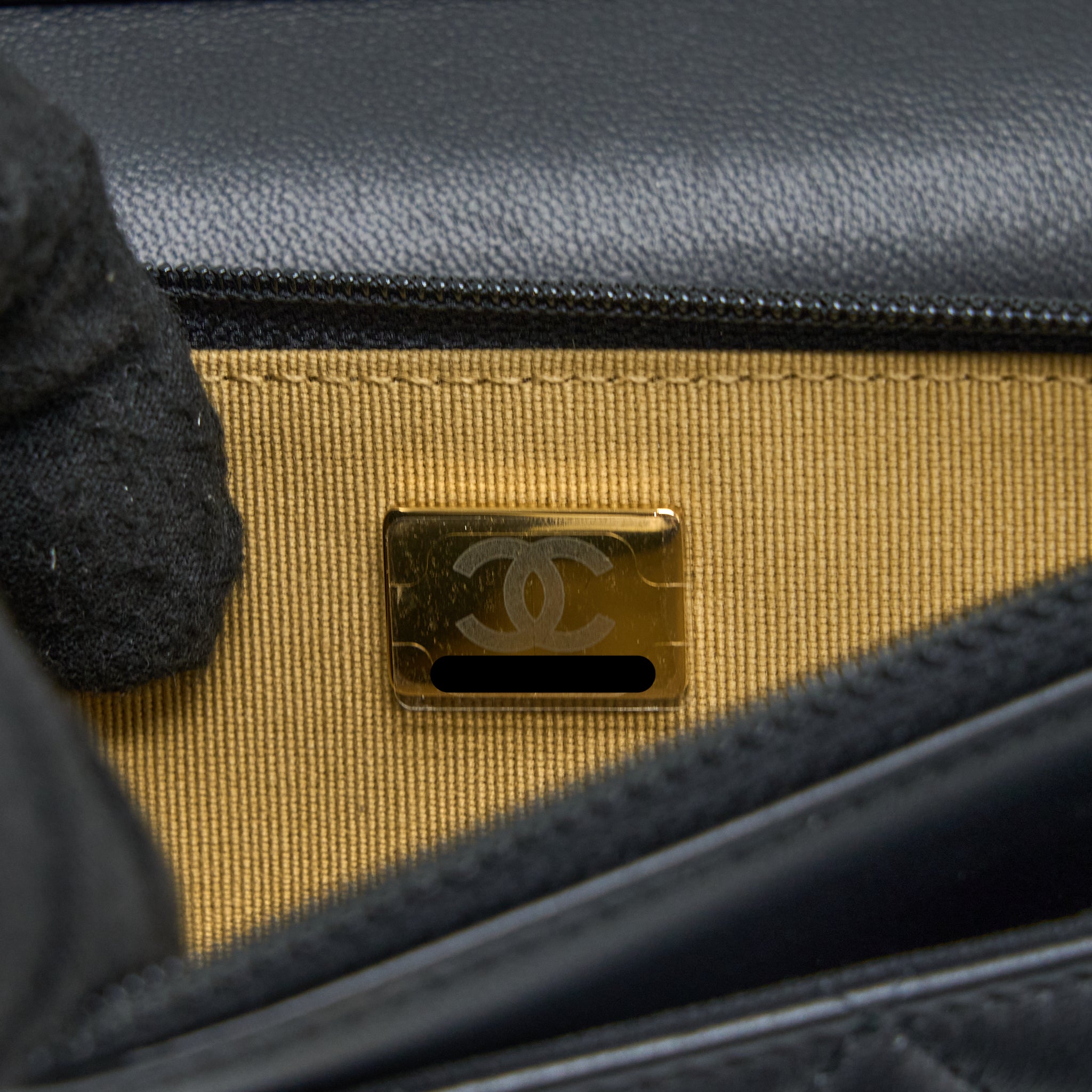 Chanel Pearl Crush Wallet On Chain Lambskin Black GHW (Microchip) - Image 13