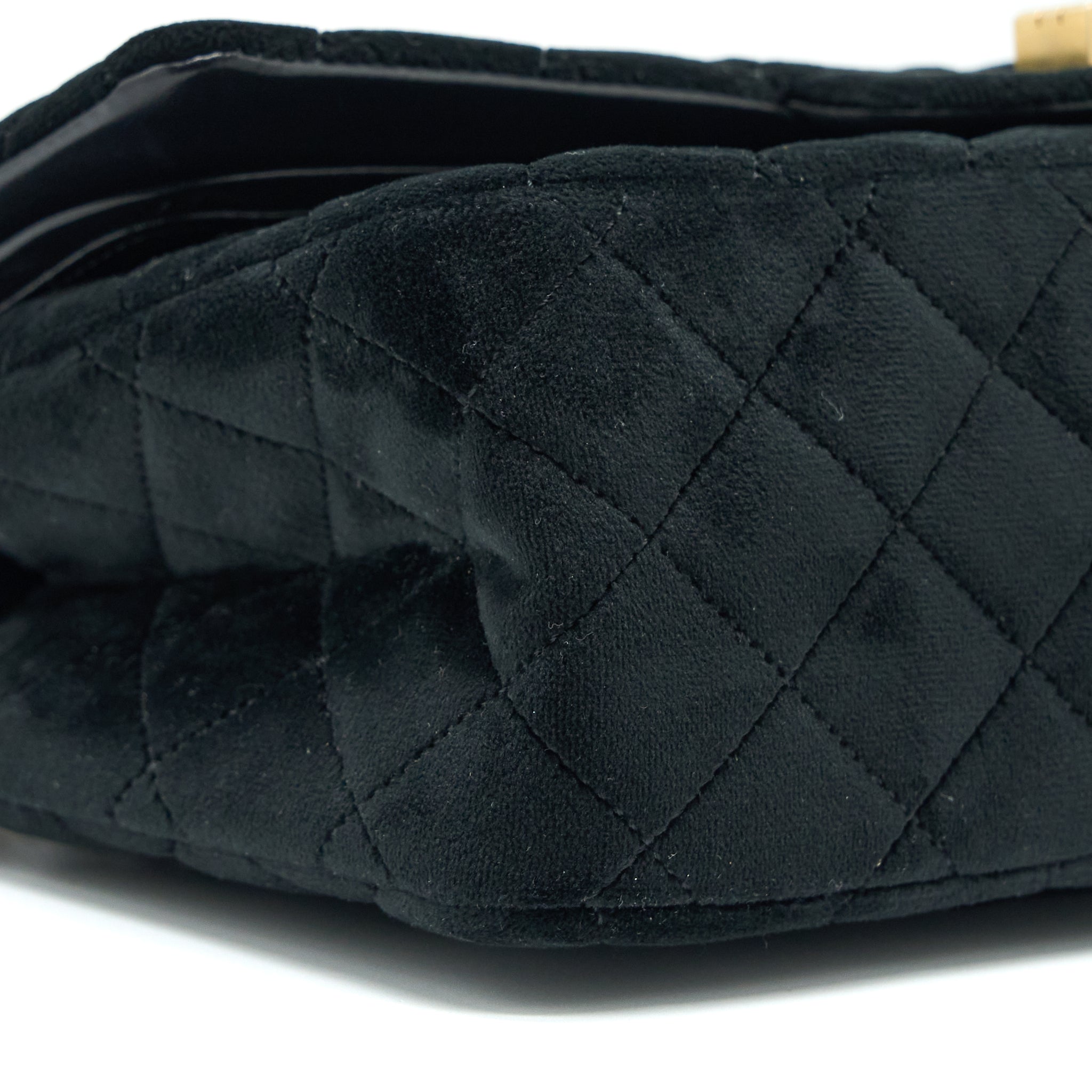 Chanel Small 2.55 Reissue Flap Bag Velvet Black GHW - Image 11