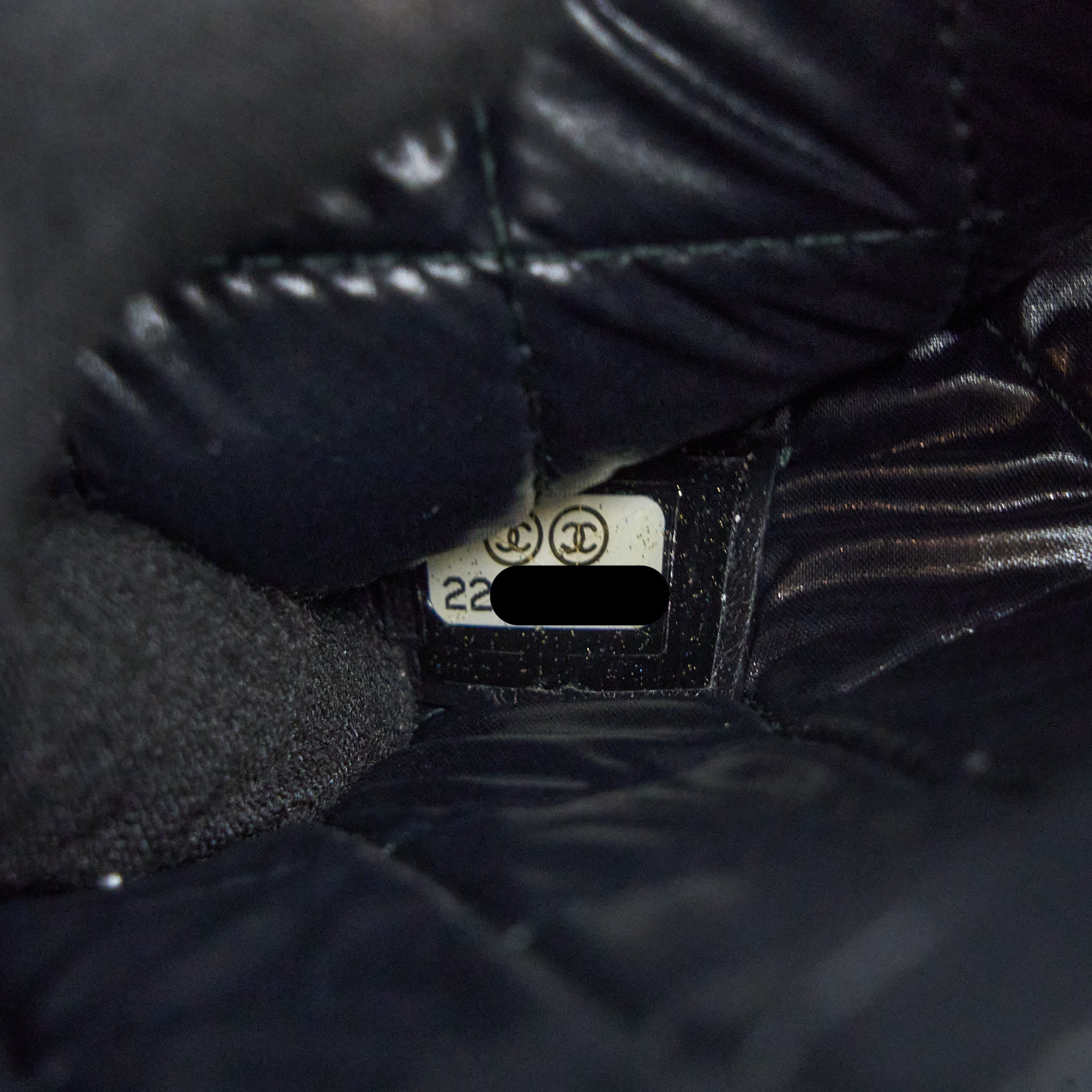 Chanel Boy Clutch Caviar Black GHW - Image 11
