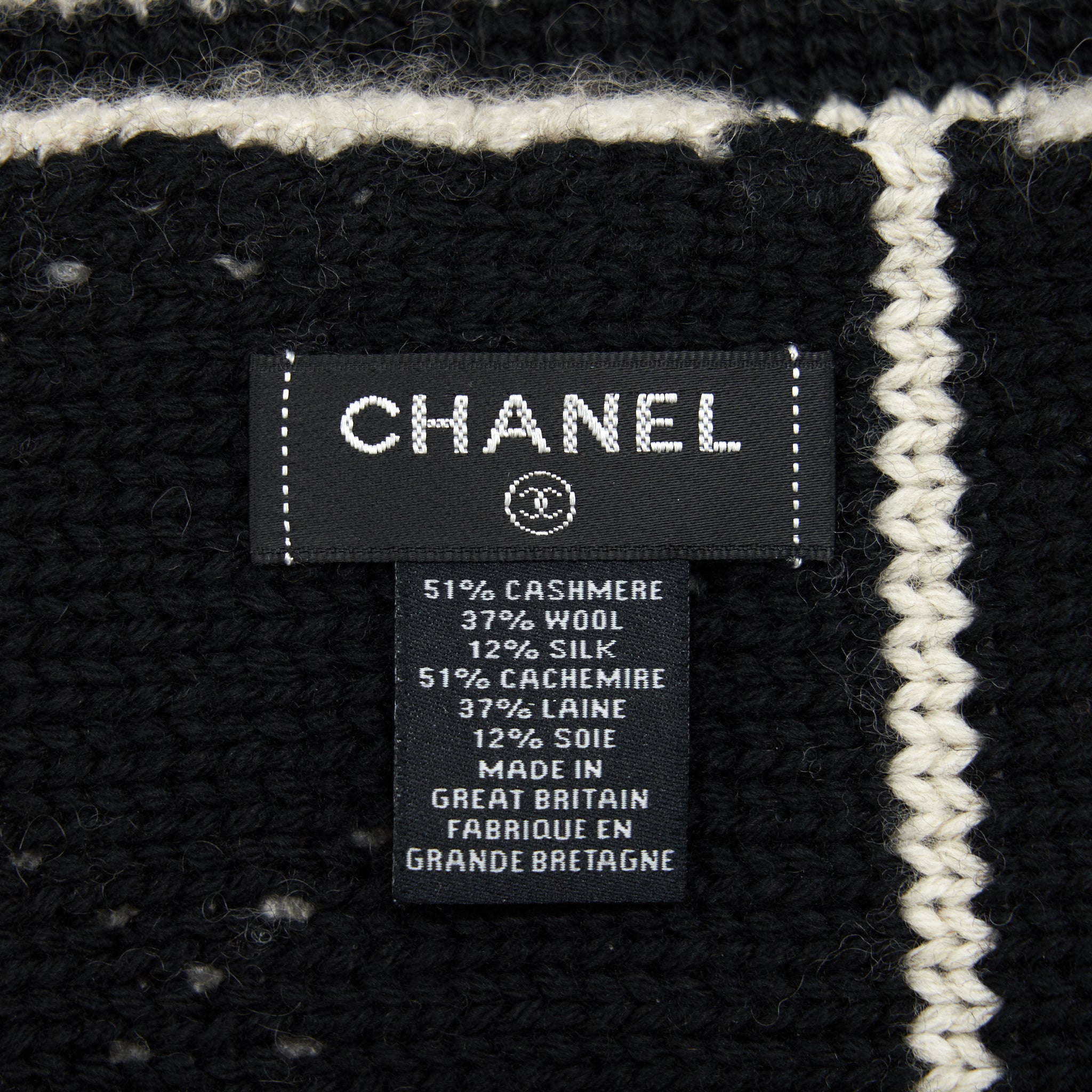 Chanel Cashmere/ Wool/ Silk printed Scarf in Black/ Light Grey - Image 3