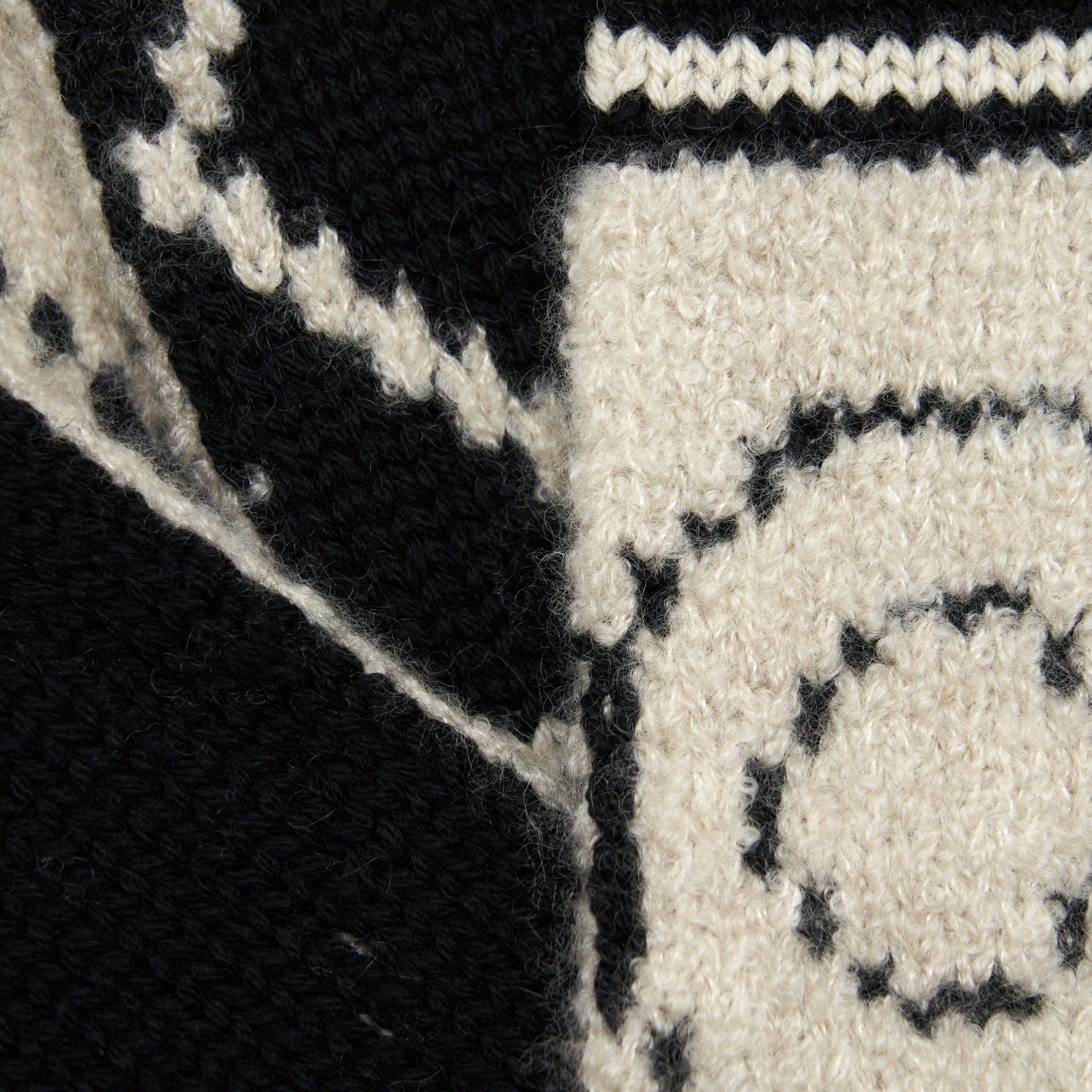Chanel Cashmere/ Wool/ Silk printed Scarf in Black/ Light Grey - Image 4
