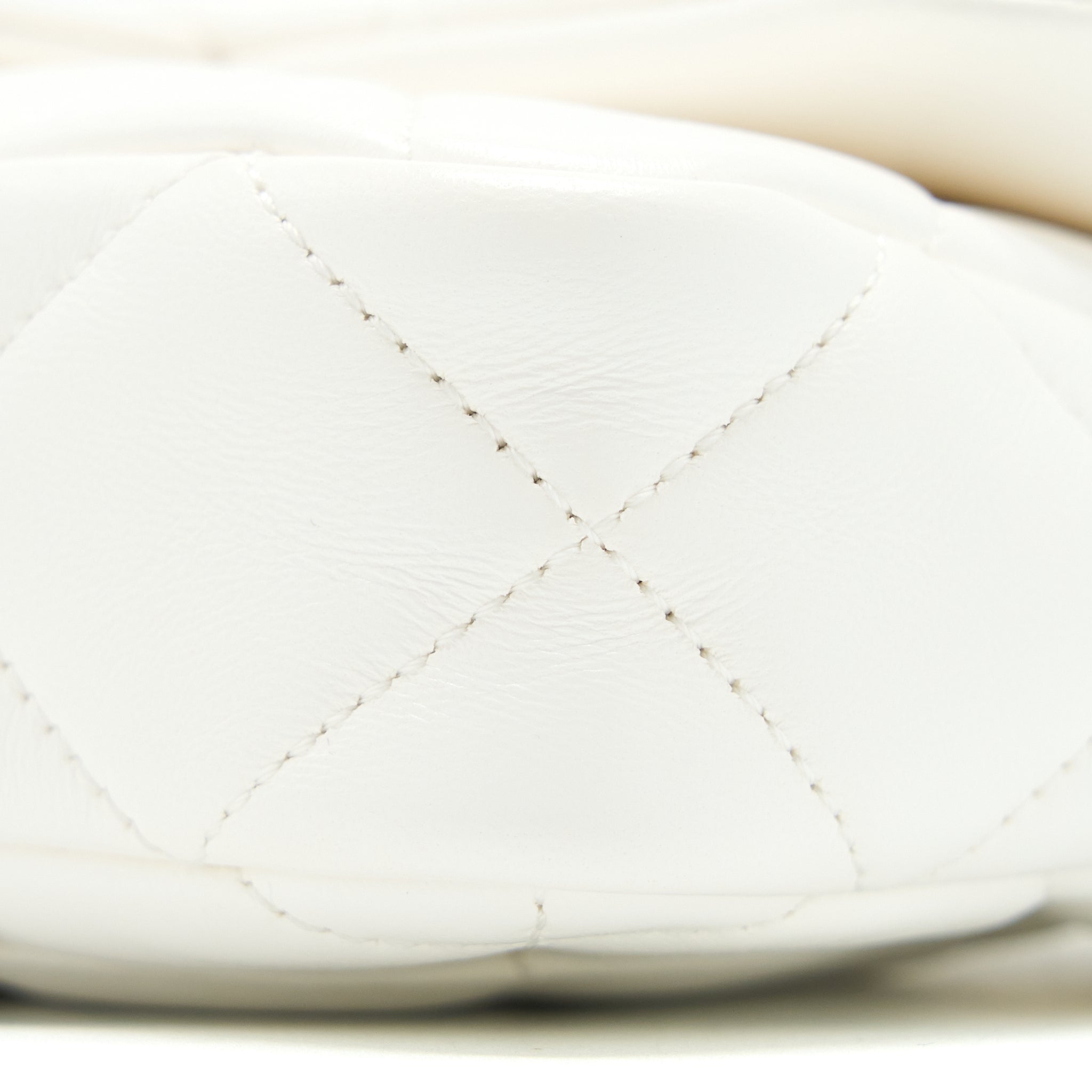 Chanel 22S Giant Chain Flap Shoulder Bag Lambskin White Brushed GHW (Microchip) - Image 10