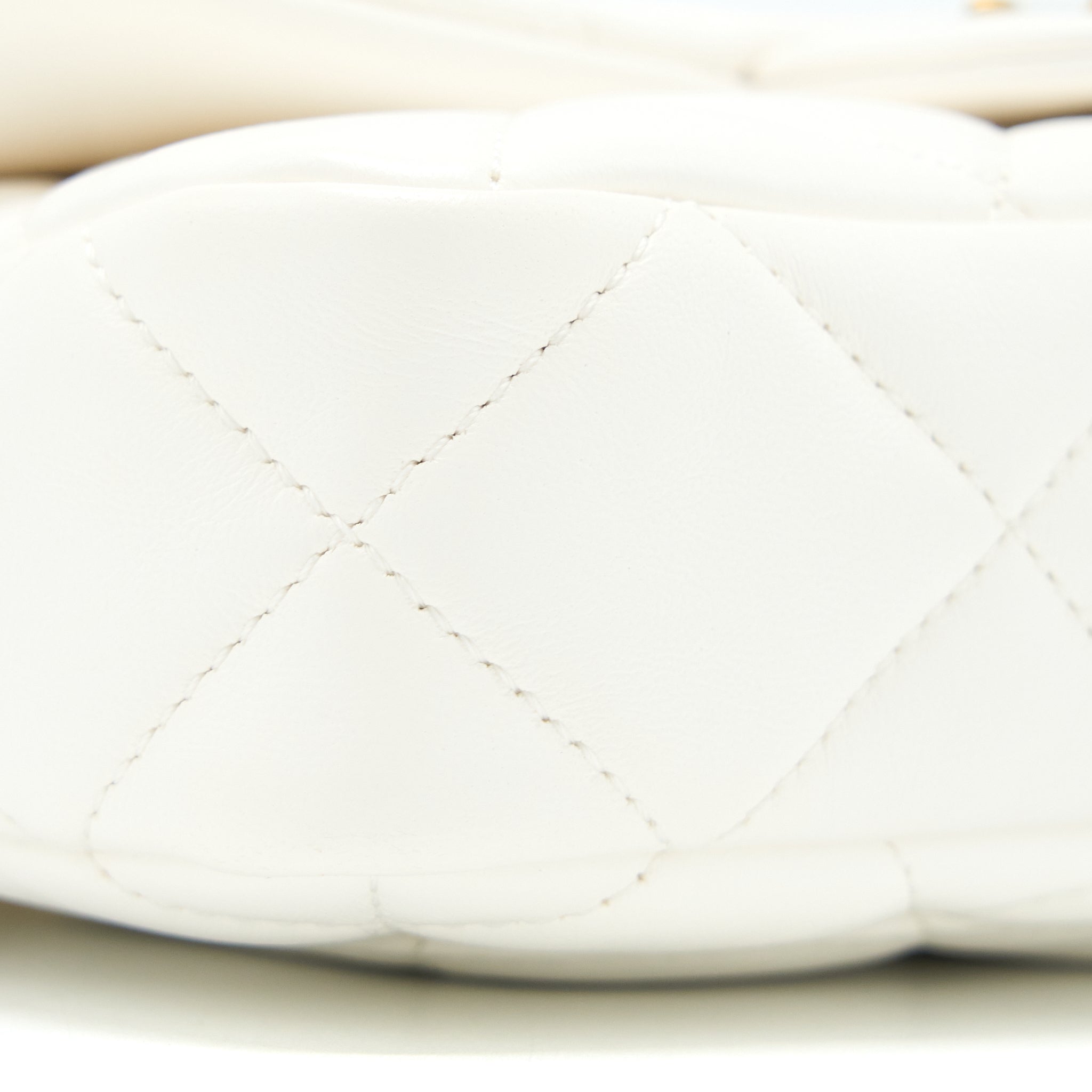Chanel 22S Giant Chain Flap Shoulder Bag Lambskin White Brushed GHW (Microchip) - Image 11