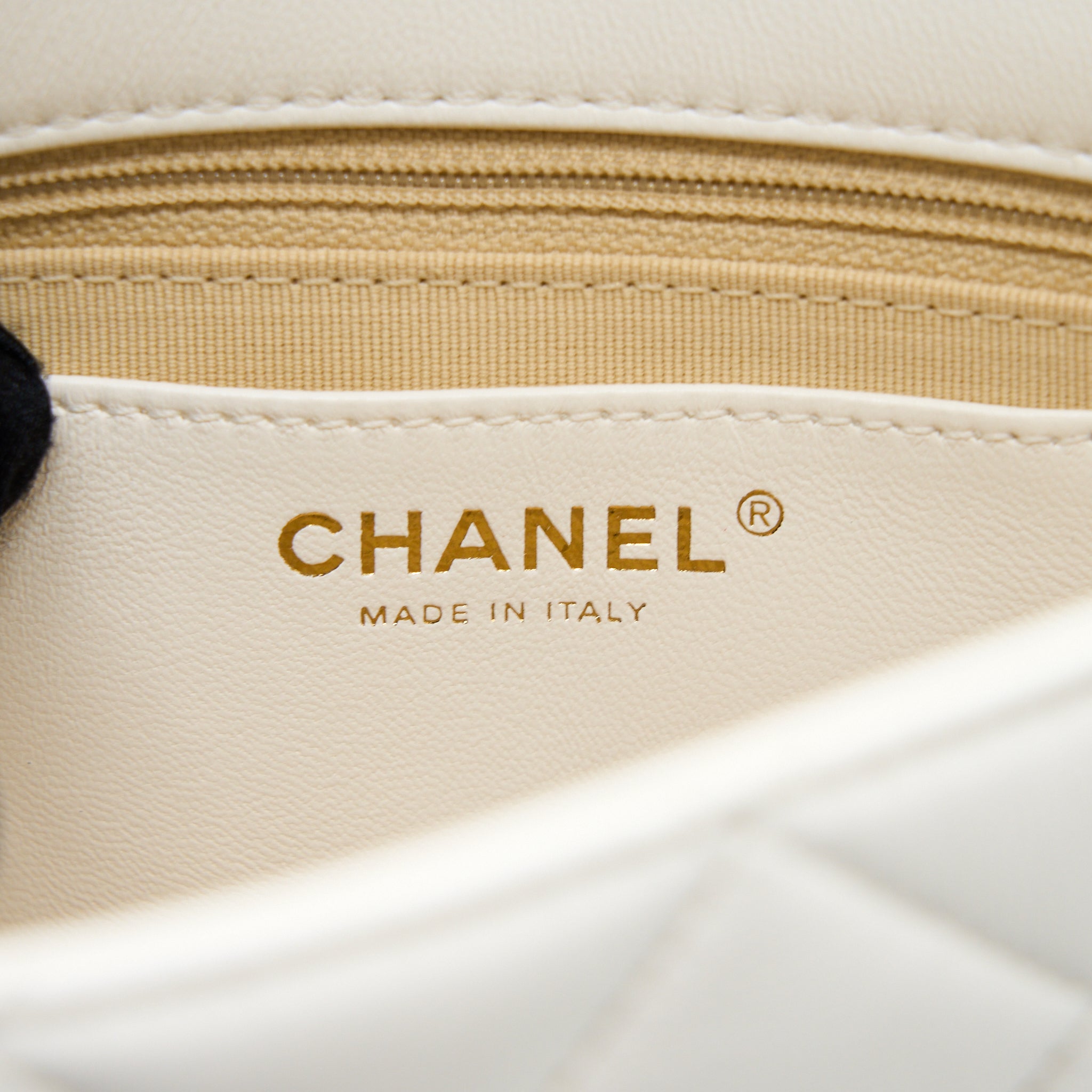 Chanel 22S Giant Chain Flap Shoulder Bag Lambskin White Brushed GHW (Microchip) - Image 13
