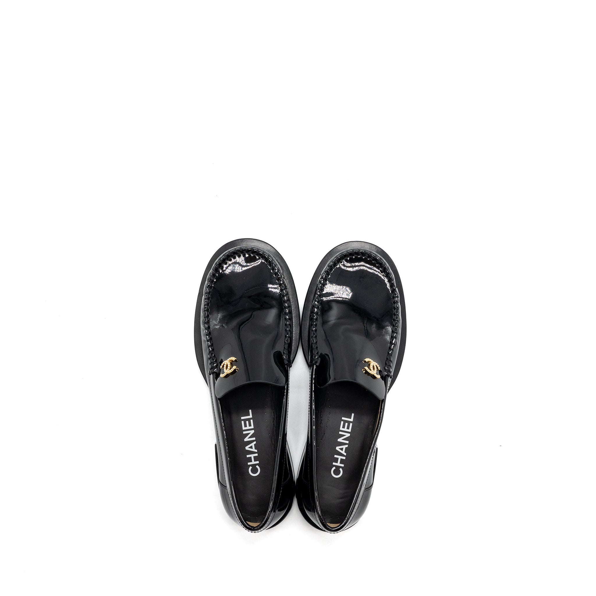 Chanel Size 38.5 CC Logo With Pearl Loafer Patent Black GHW - Image 4