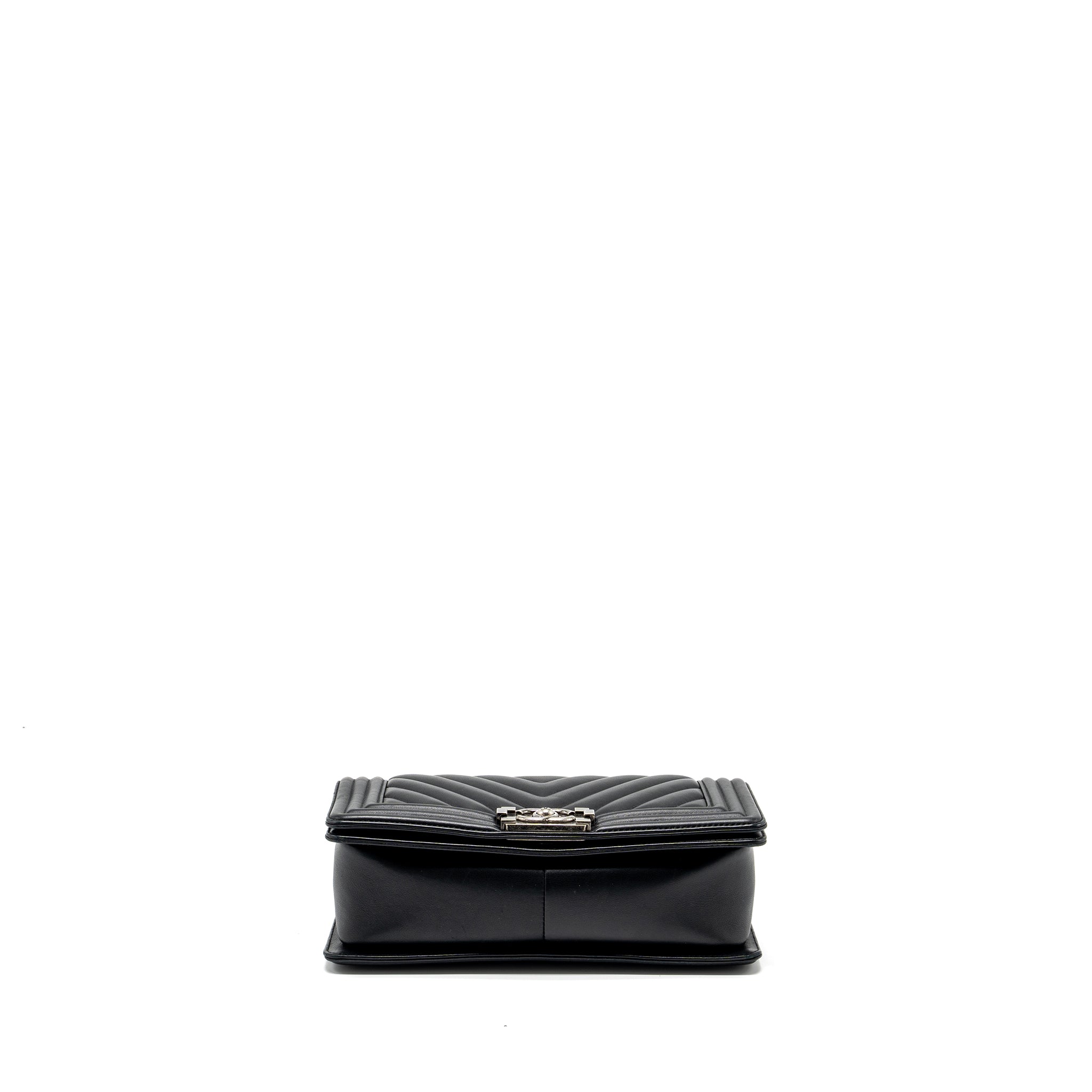 Chanel medium chevron boy bag lambskin black ruthenium hardware - Image 6