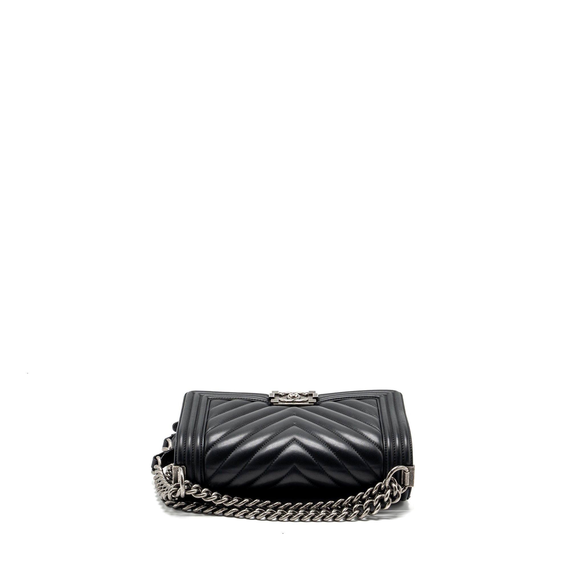 Chanel medium chevron boy bag lambskin black ruthenium hardware - Image 5