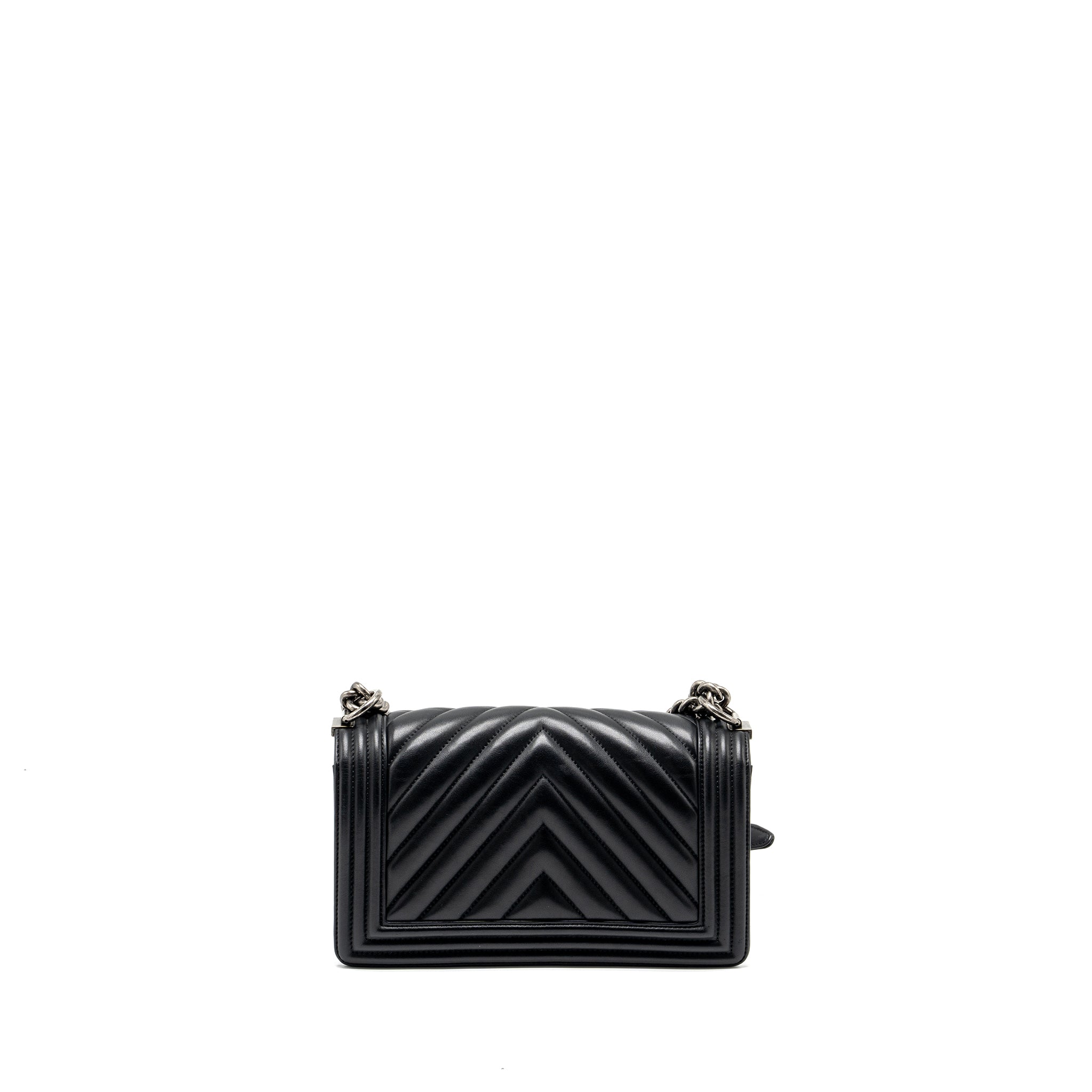 Chanel medium chevron boy bag lambskin black ruthenium hardware - Image 2