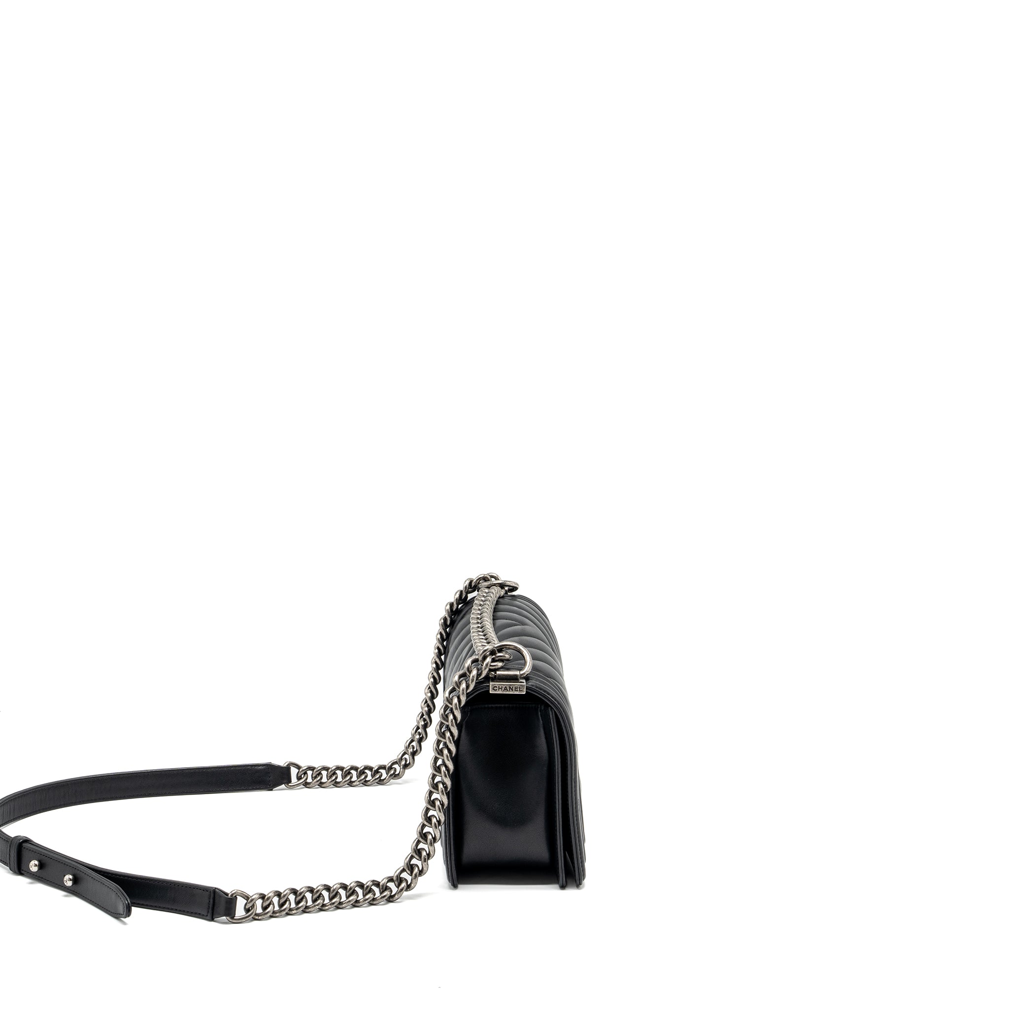 Chanel medium chevron boy bag lambskin black ruthenium hardware - Image 3