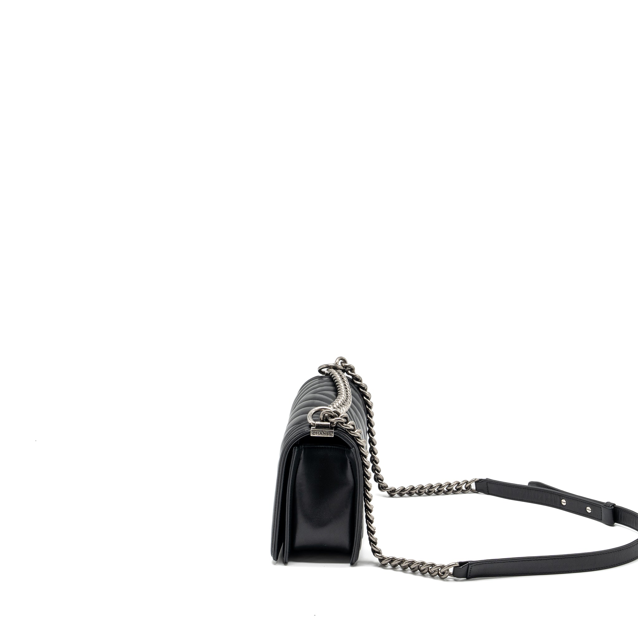 Chanel medium chevron boy bag lambskin black ruthenium hardware - Image 4
