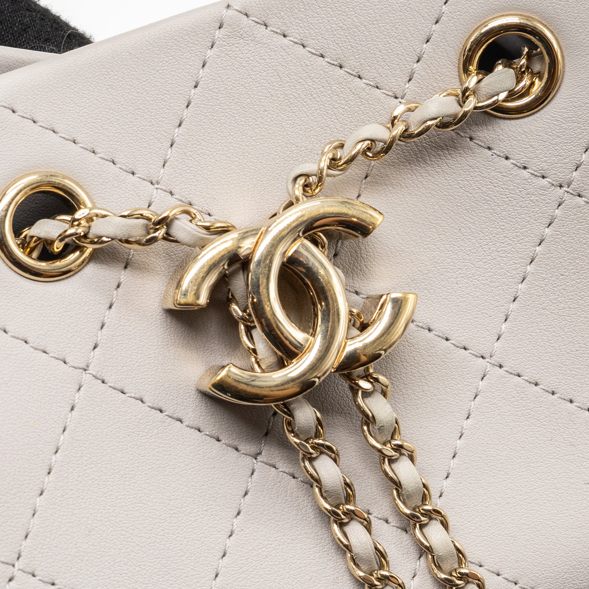 Chanel quilted bucket bag lambskin grey LGHW - Image 8