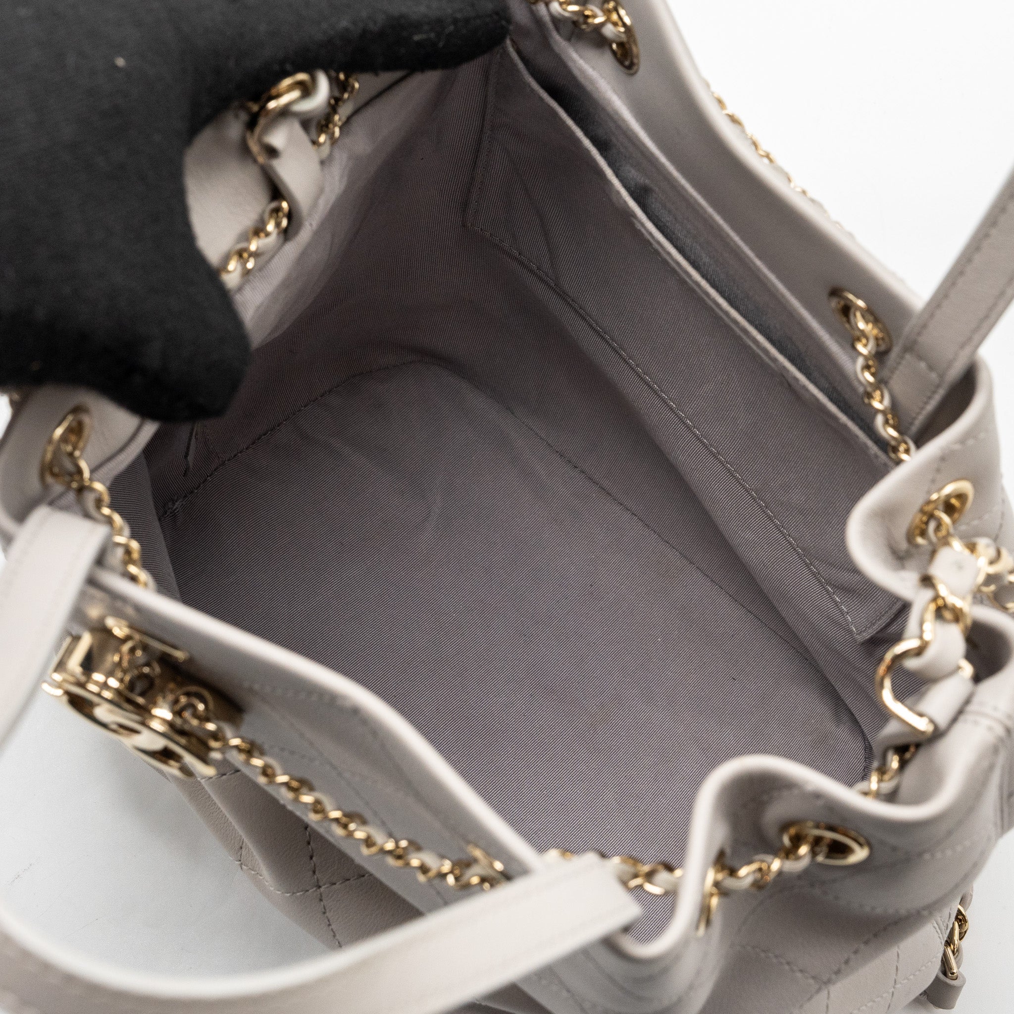 Chanel quilted bucket bag lambskin grey LGHW - Image 9