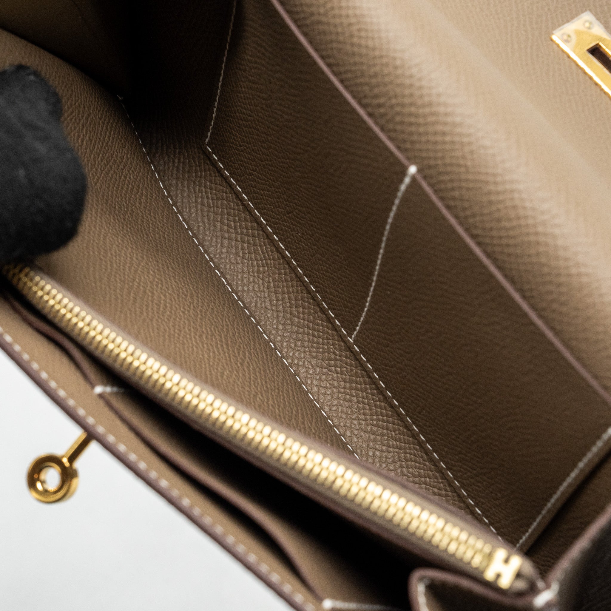 Hermes Kelly To Go Epsom Etoupe GHW Stamp B - Image 10
