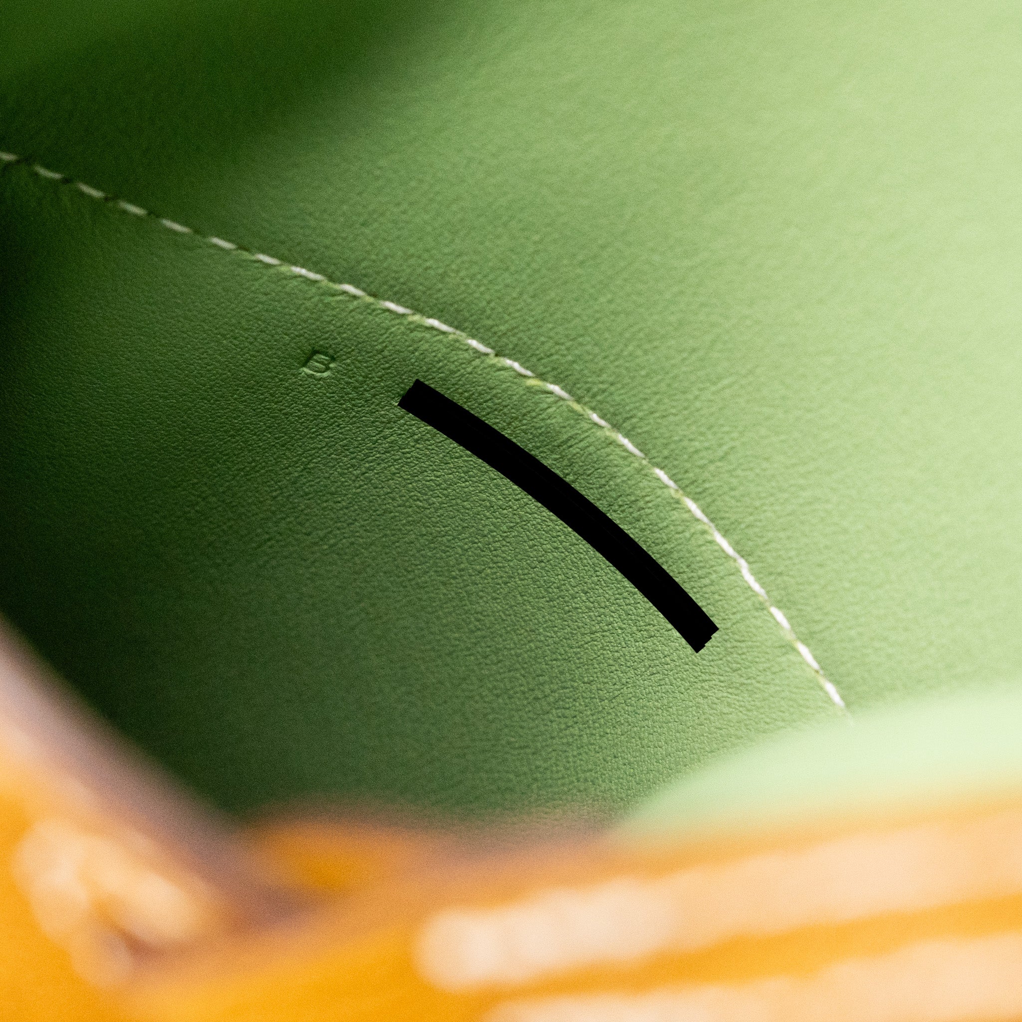 Hermes In-the-loop To Go GM Phone Case Chèvre Mysore Caramel/Vert Criquet Stamp B - Image 4