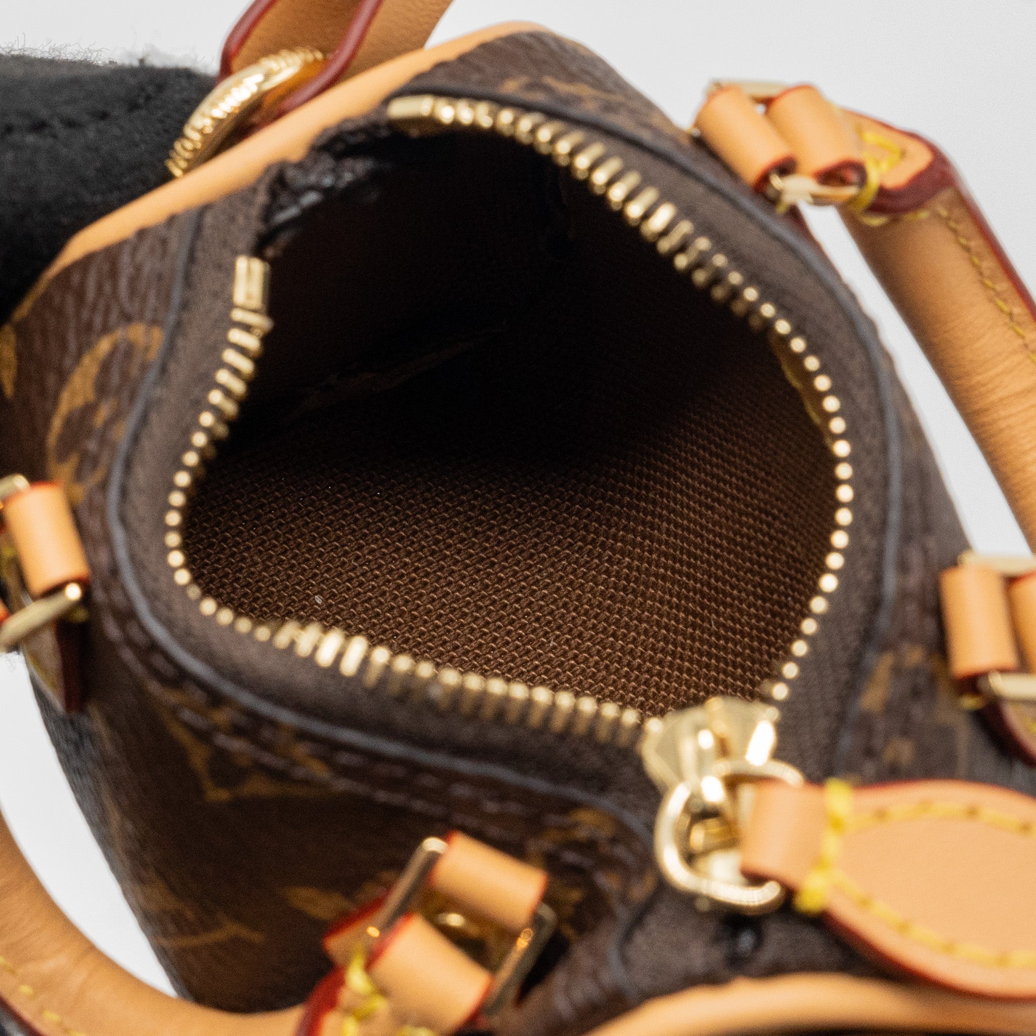 Louis Vuitton speedy bag charm monogram canvas GHW (New Version) - Image 10