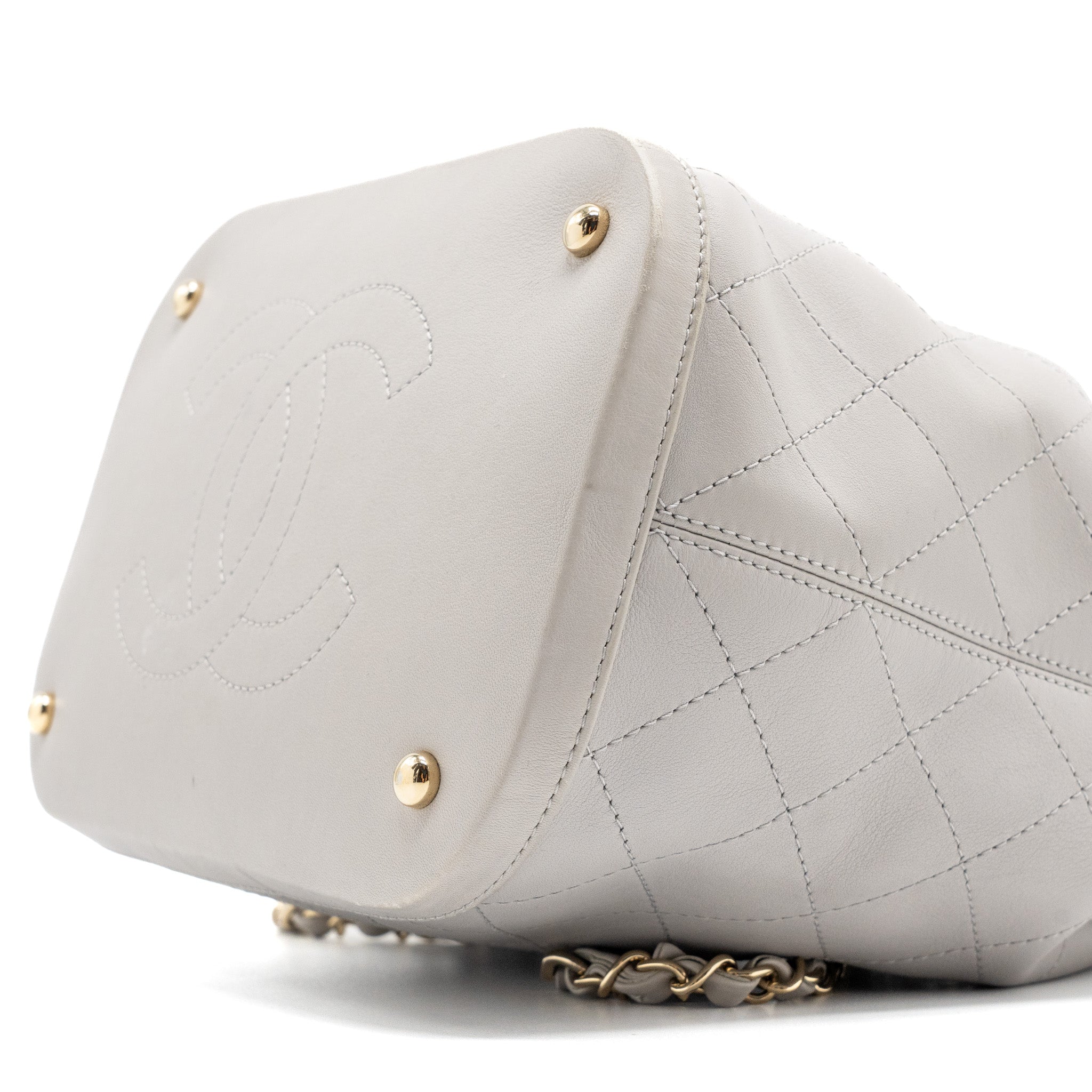 Chanel quilted bucket bag lambskin grey LGHW - Image 7