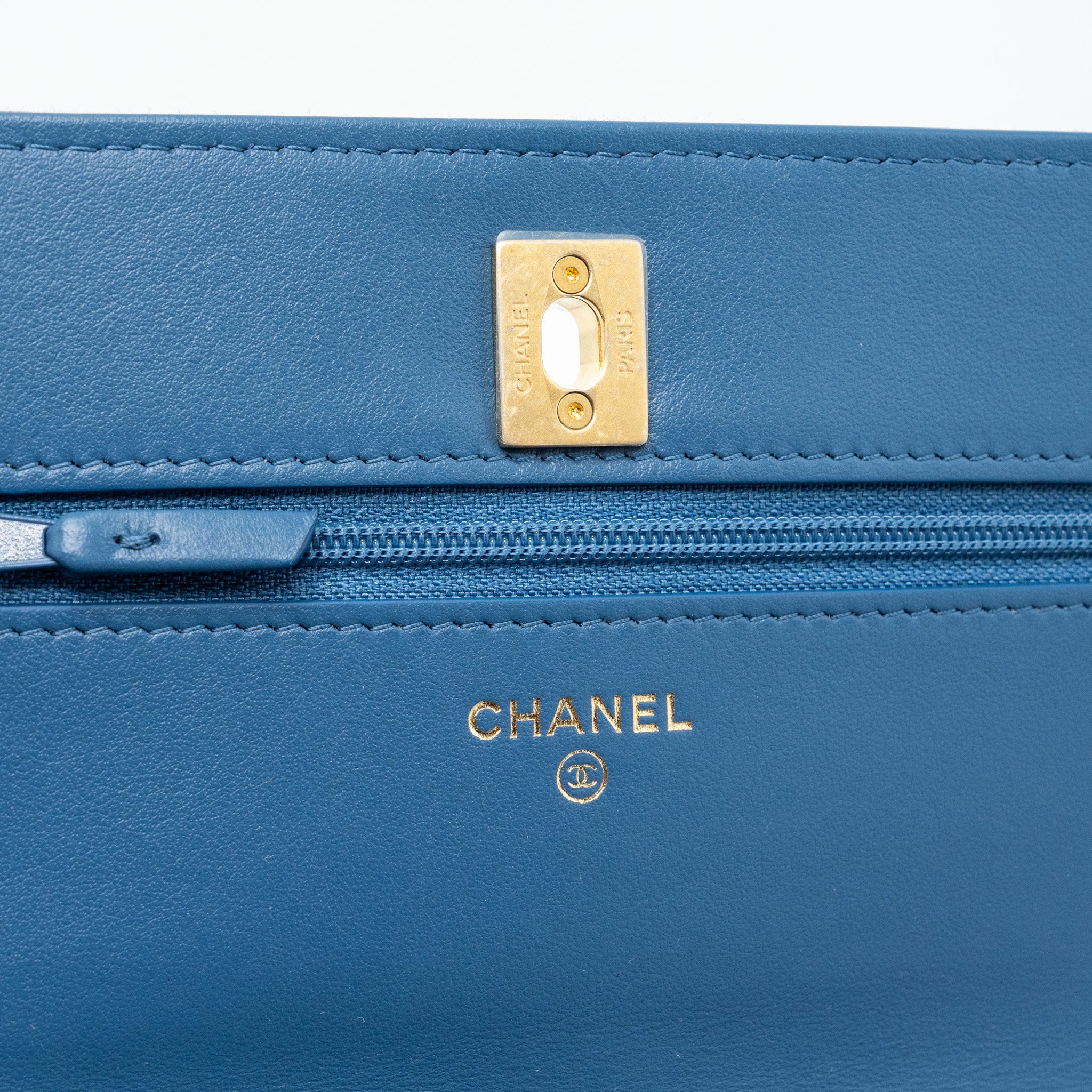 Chanel 22C Pearl Crush wallet on chain Denim blue GHW(microchip) - Image 10