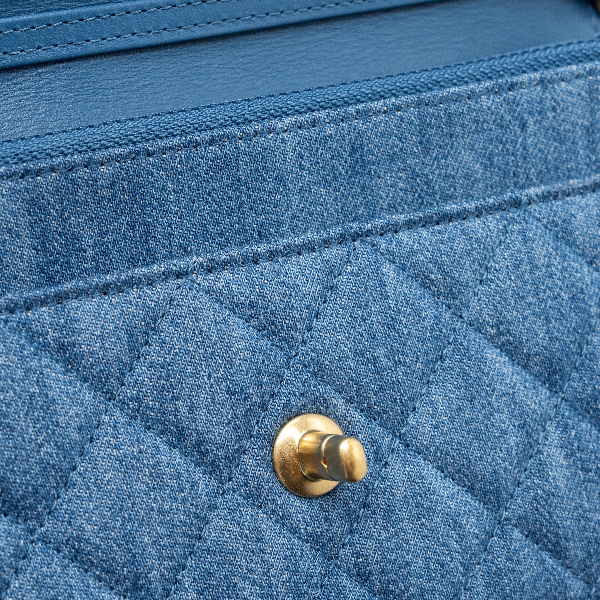 Chanel 22C Pearl Crush wallet on chain Denim blue GHW(microchip) - Image 12