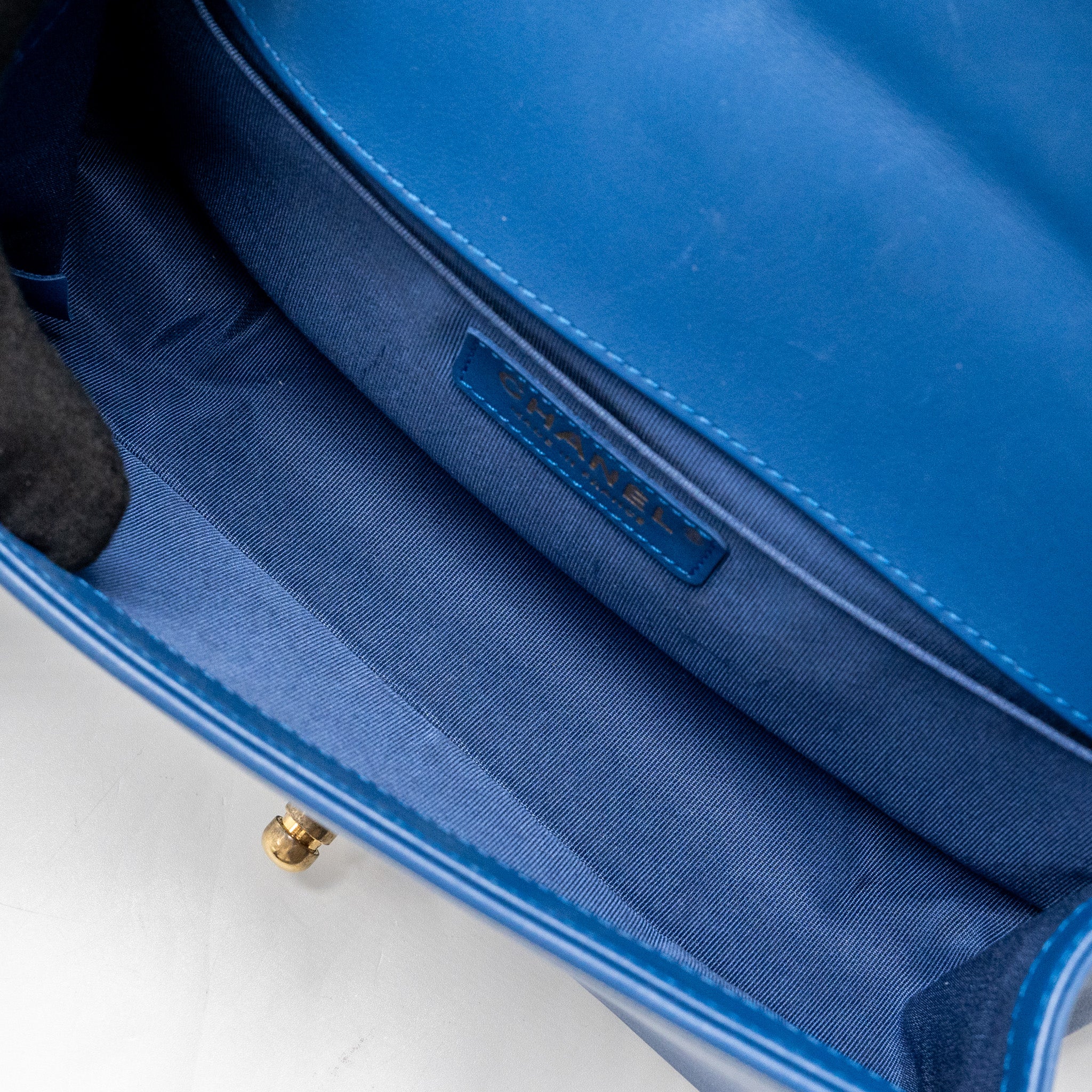 Chanel Medium Boy Bag Calfskin Blue GHW - Image 12