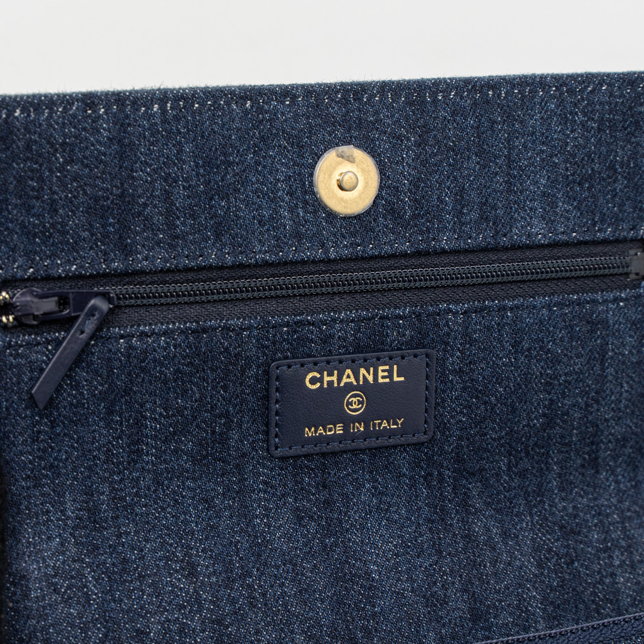 Chanel 19 wallet on chain limited denim dark blue multicolour hardware (microchip) - Image 10