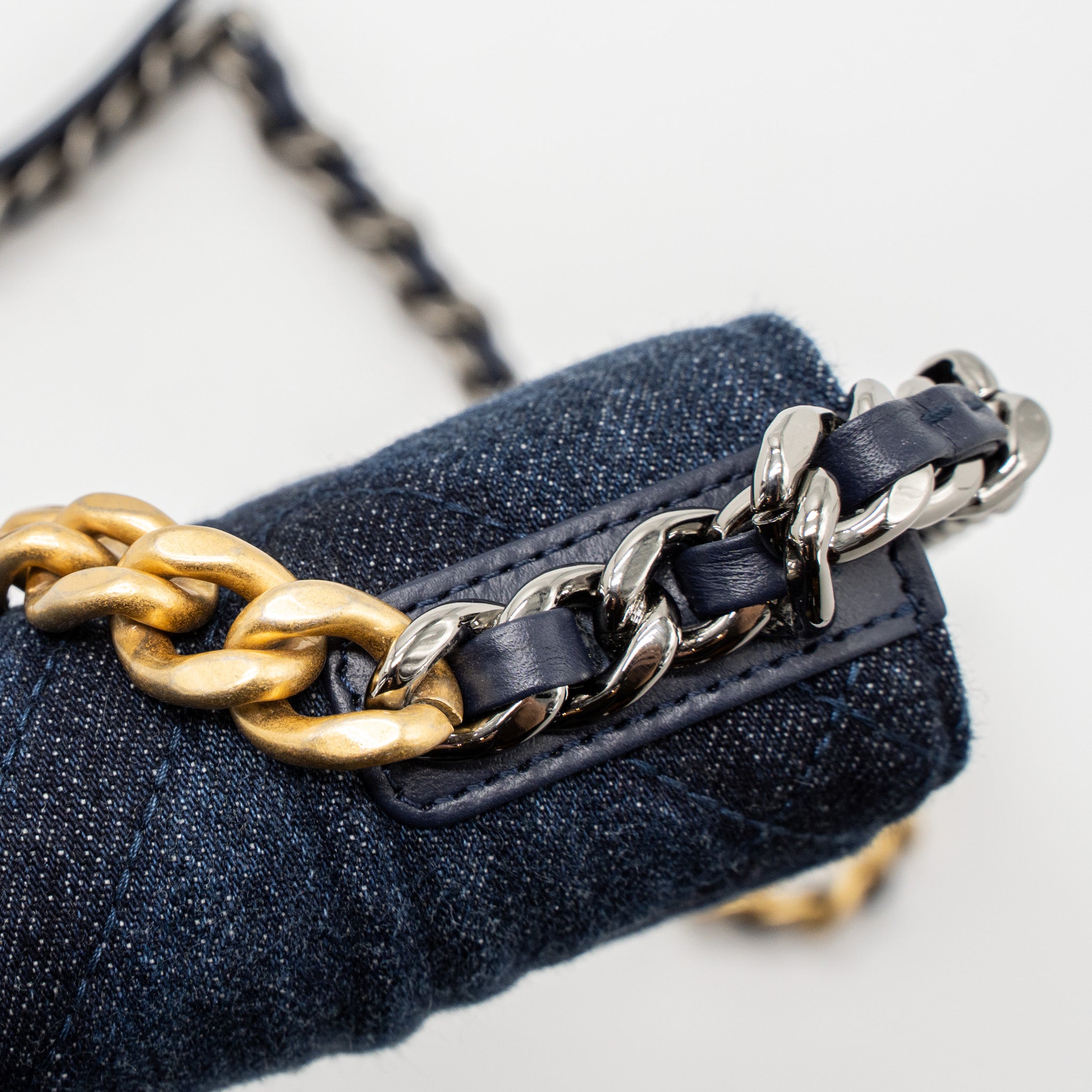 Chanel 19 wallet on chain limited denim dark blue multicolour hardware (microchip) - Image 13