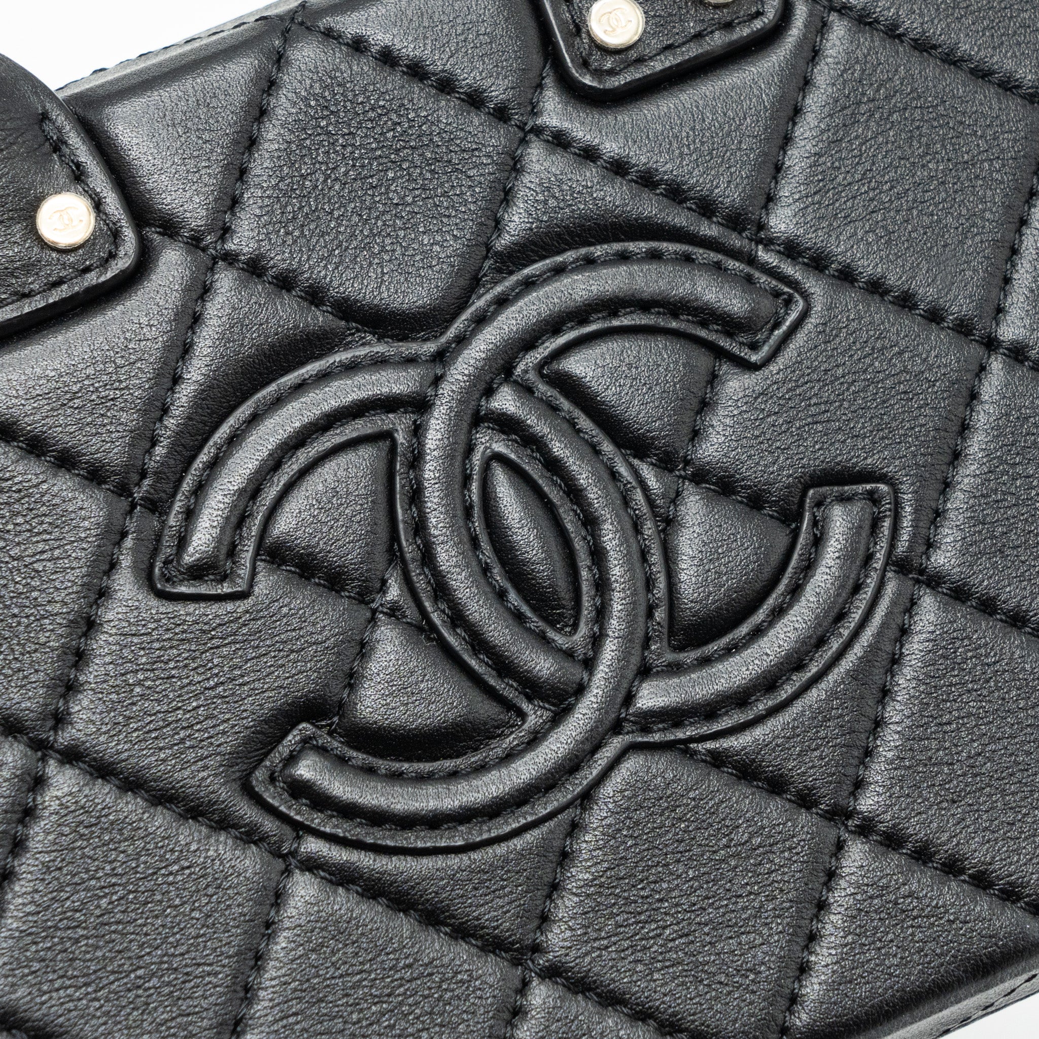 Chanel 22b Top Handle Small Vanity Case Calfskin Black GHW(Microchip) - Image 8
