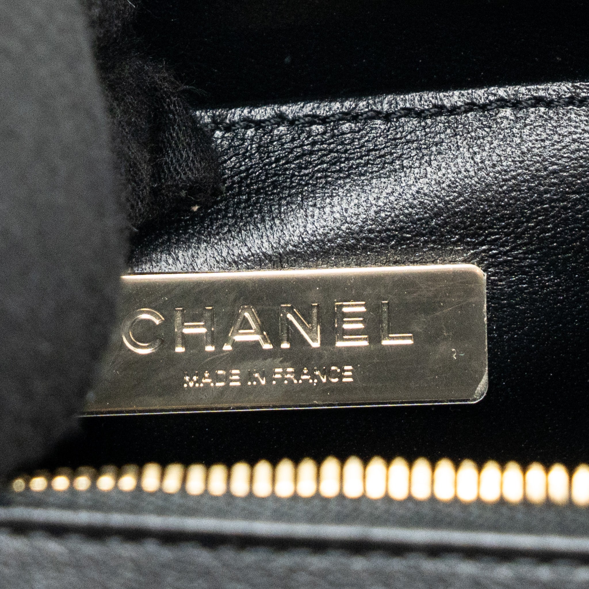 Chanel 22b Top Handle Small Vanity Case Calfskin Black GHW(Microchip) - Image 10