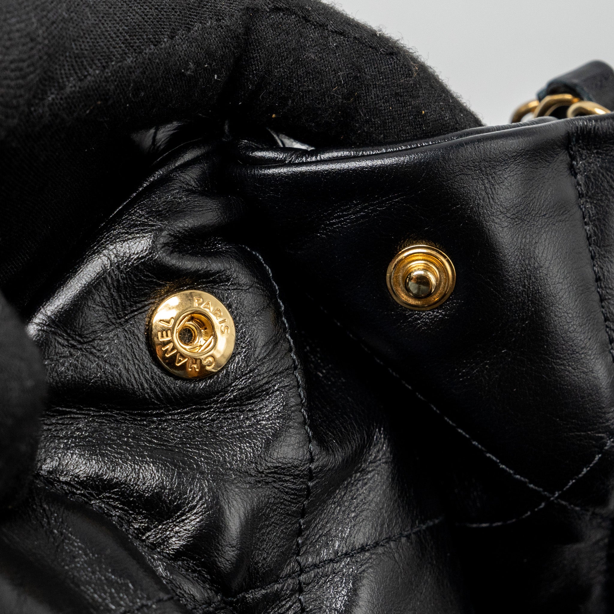 Chanel Medium 22 Bag Shiny Calfskin Black GHW (Microchip) - Image 11