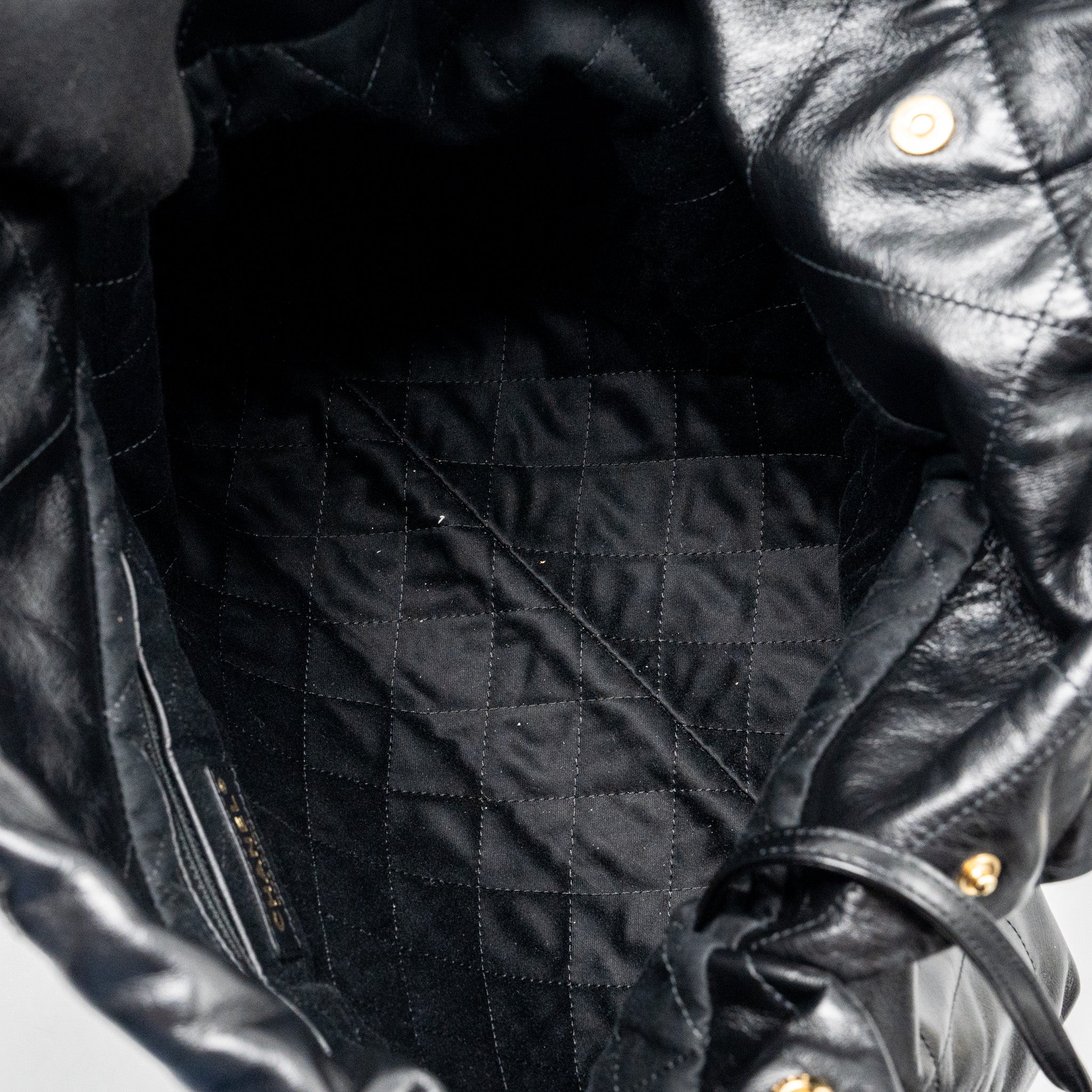 Chanel Medium 22 Bag Shiny Calfskin Black GHW (Microchip) - Image 12