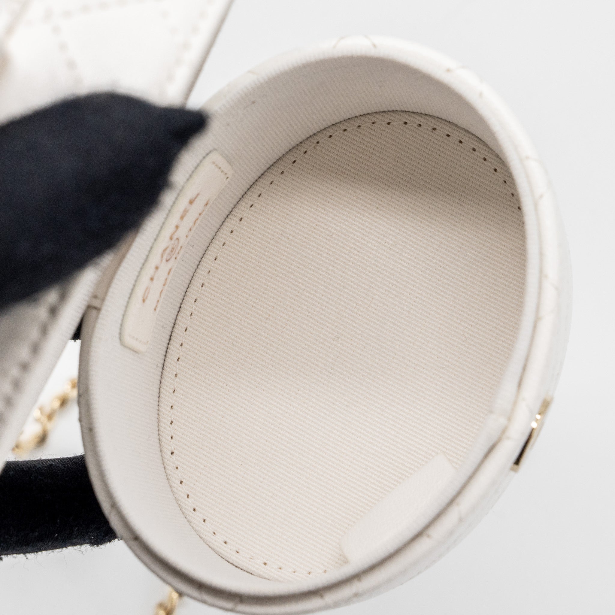 Chanel mini vanity with chain lambskin white LGHW - Image 12