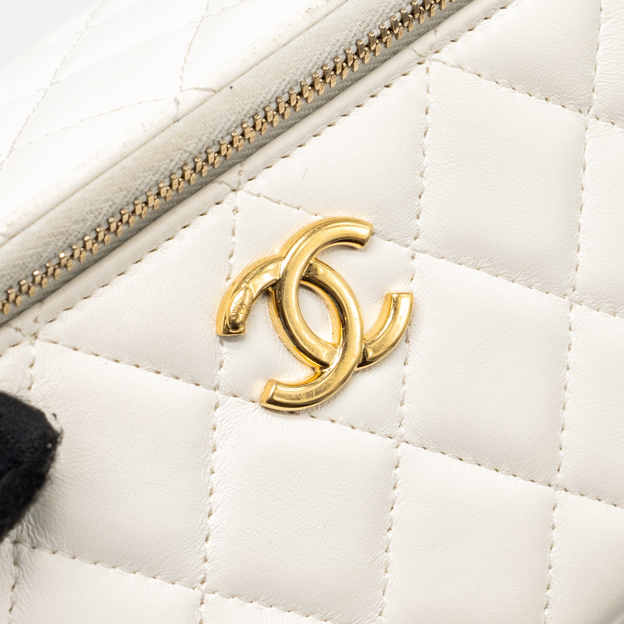 Chanel letter/cc logo chain long vanity case lambskin White GHW(microchip) - Image 9