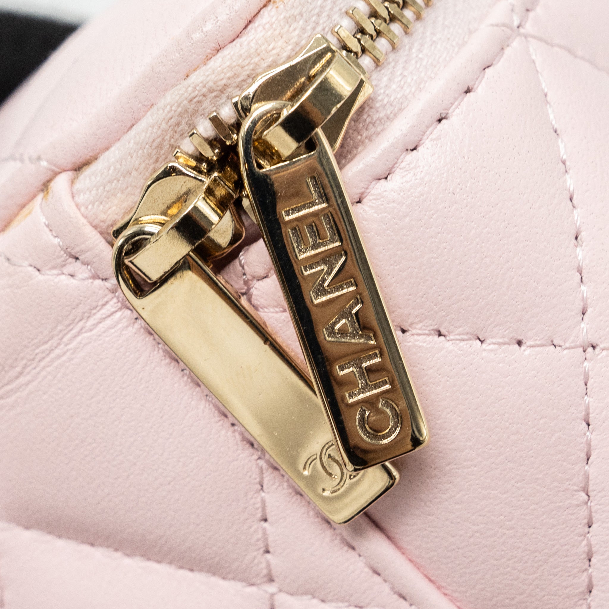 Chanel mini vanity with giant chain lambskin light pink LGHW - Image 11