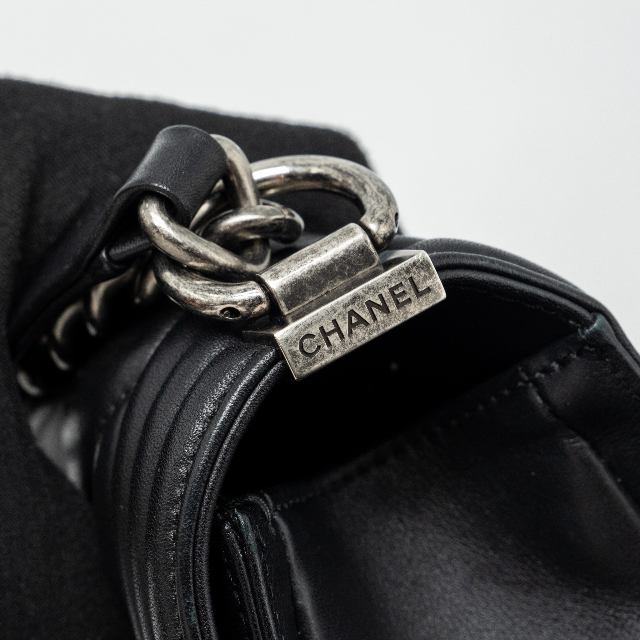 Chanel medium chevron boy bag lambskin black ruthenium hardware - Image 10