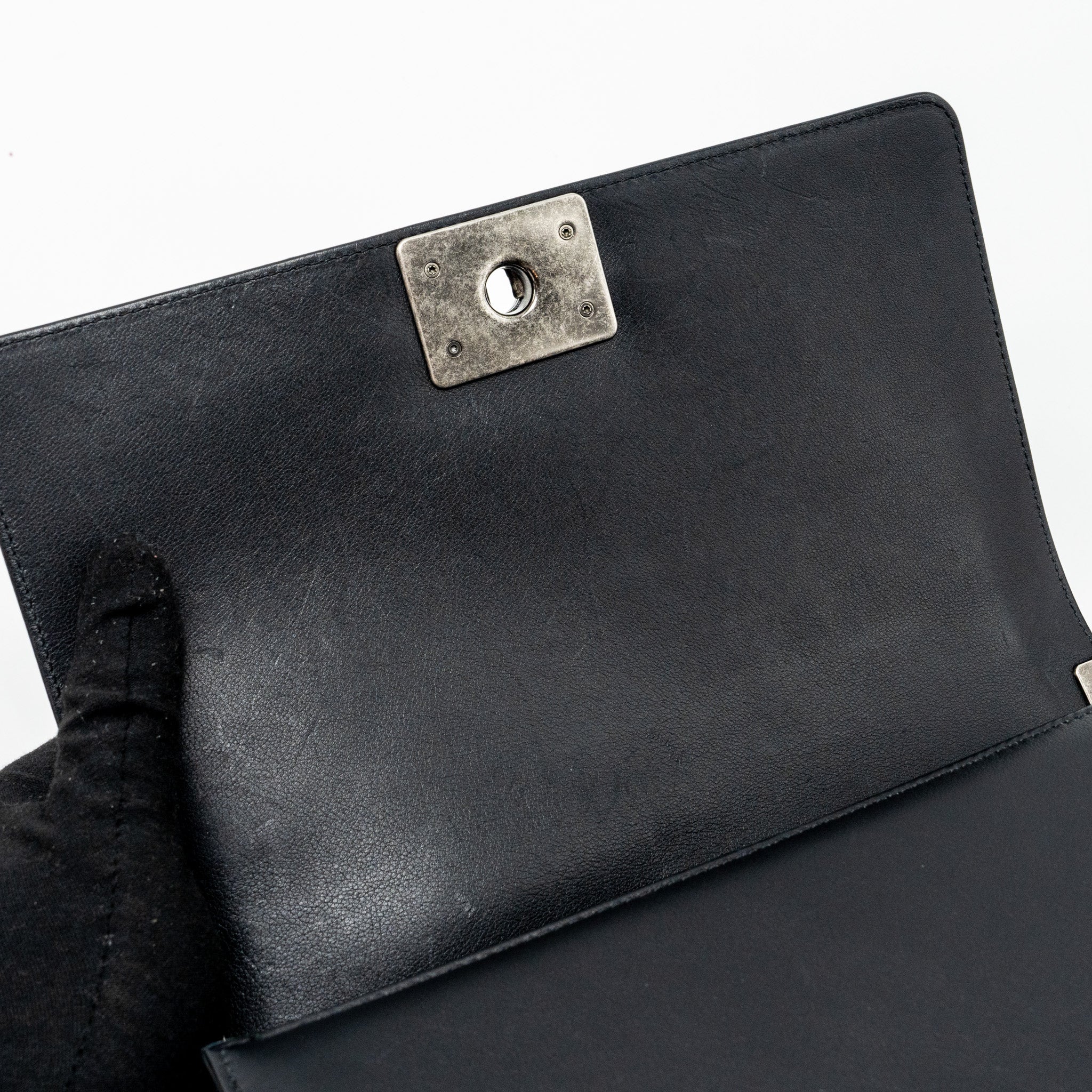 Chanel medium chevron boy bag lambskin black ruthenium hardware - Image 12