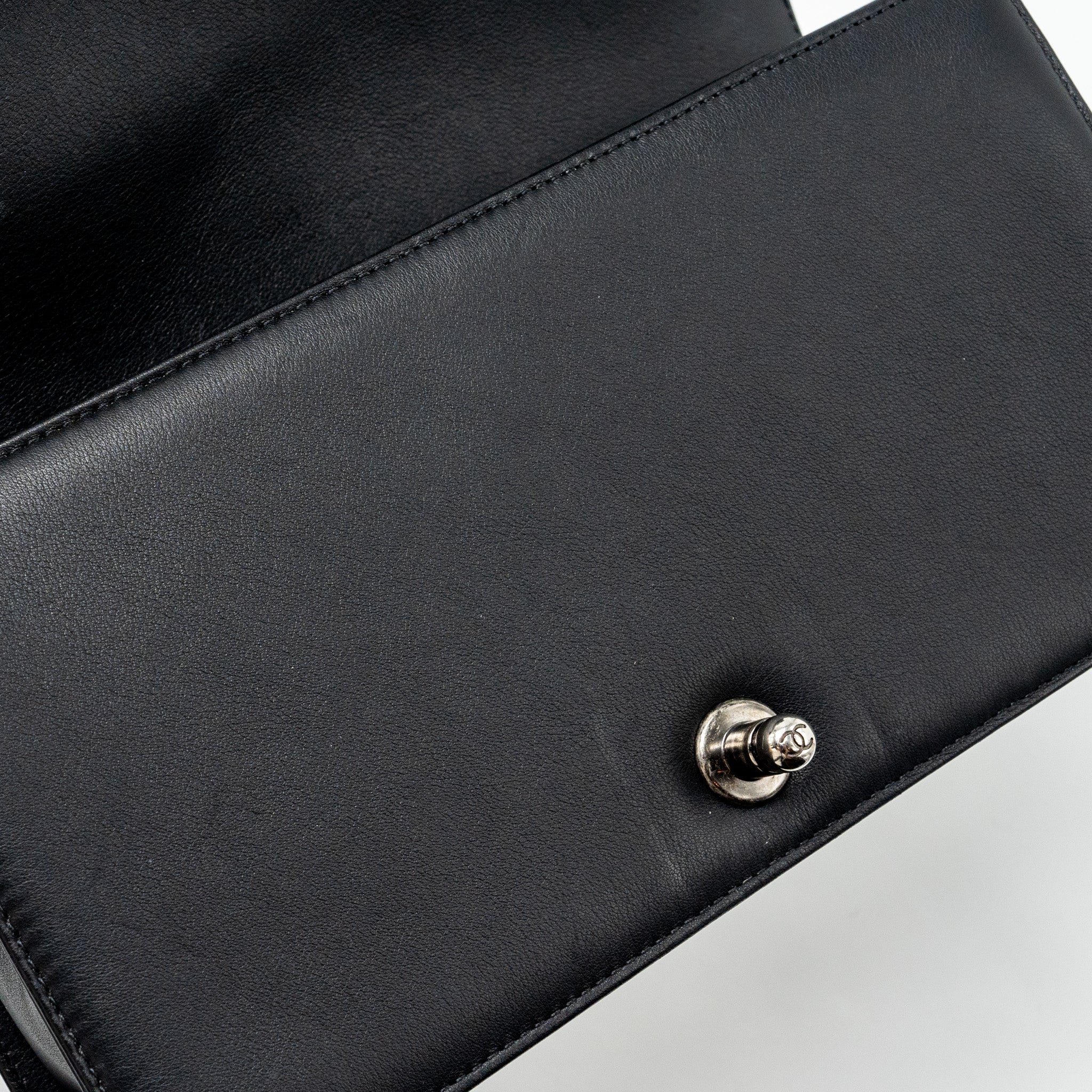 Chanel medium chevron boy bag lambskin black ruthenium hardware - Image 13
