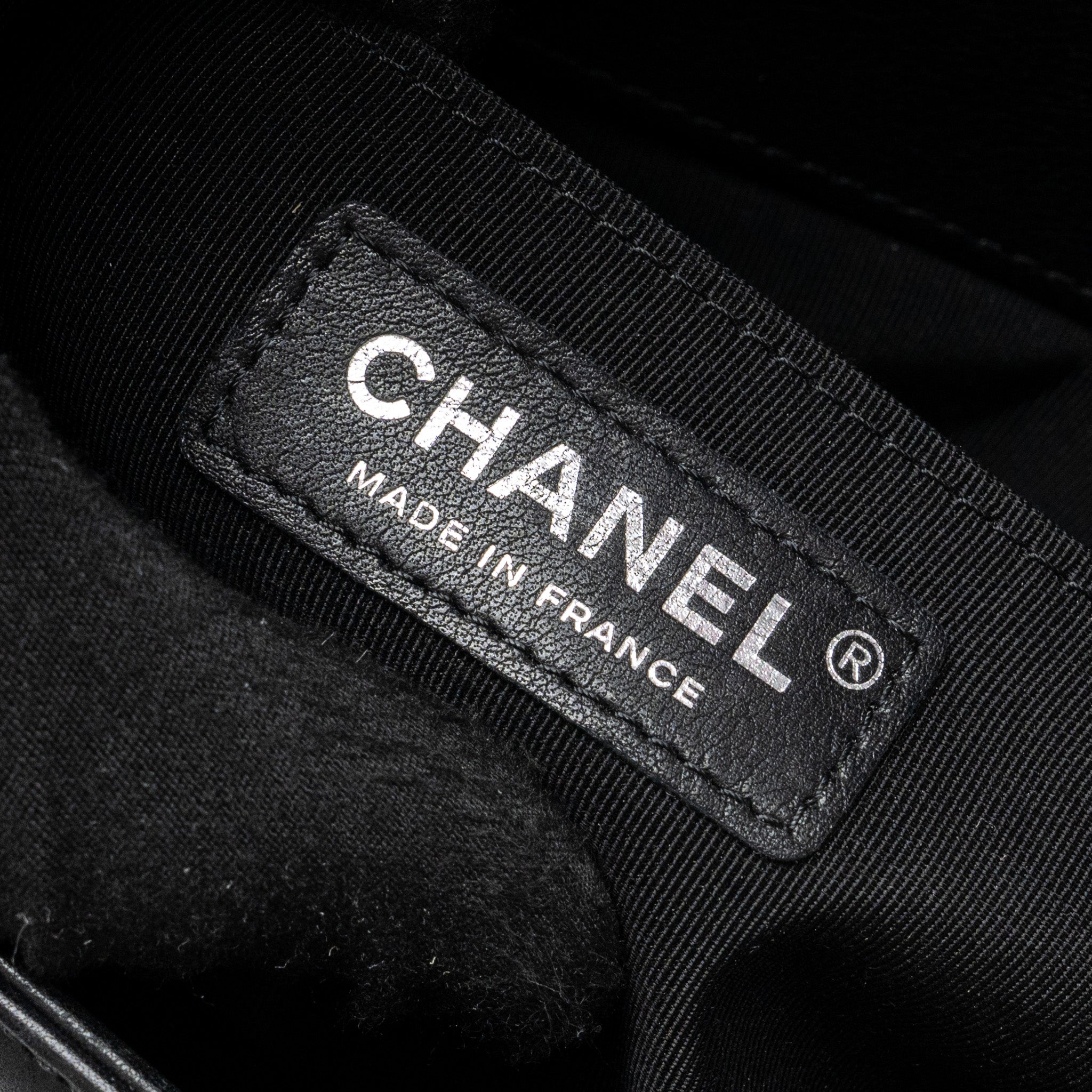 Chanel medium chevron boy bag lambskin black ruthenium hardware - Image 15