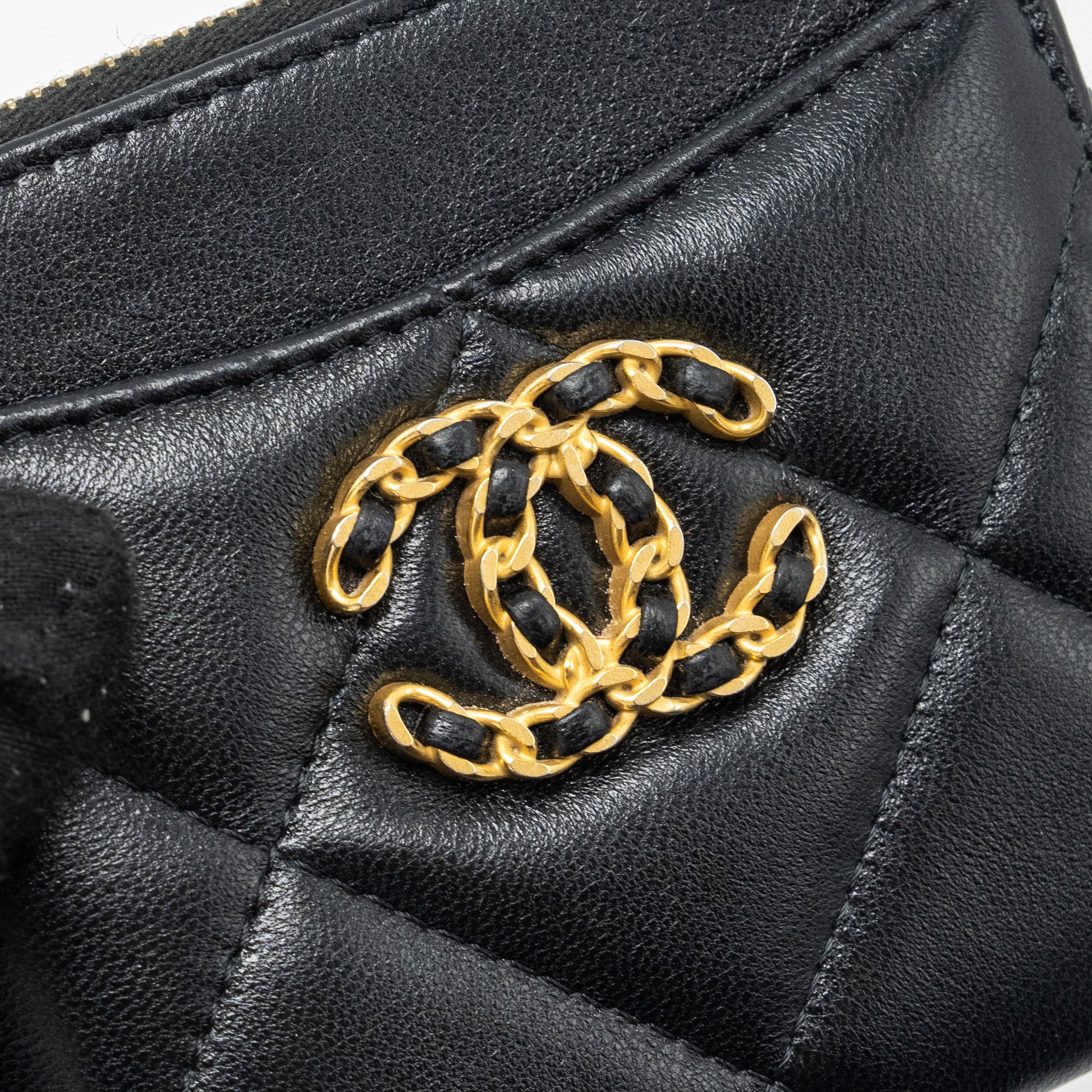 Chanel 19 zipped coin purse lambskin black GHW (Microchip) - Image 6