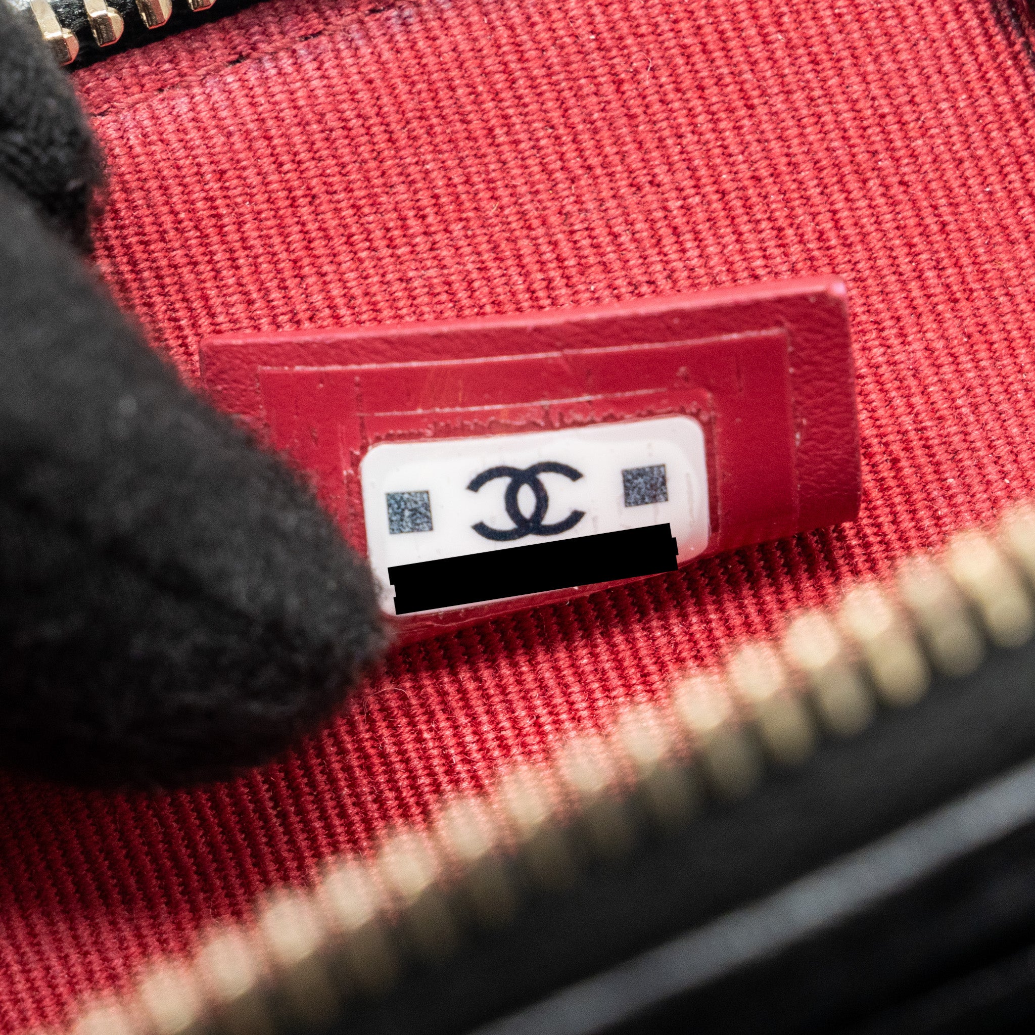 Chanel 19 zipped coin purse lambskin black GHW (Microchip) - Image 8