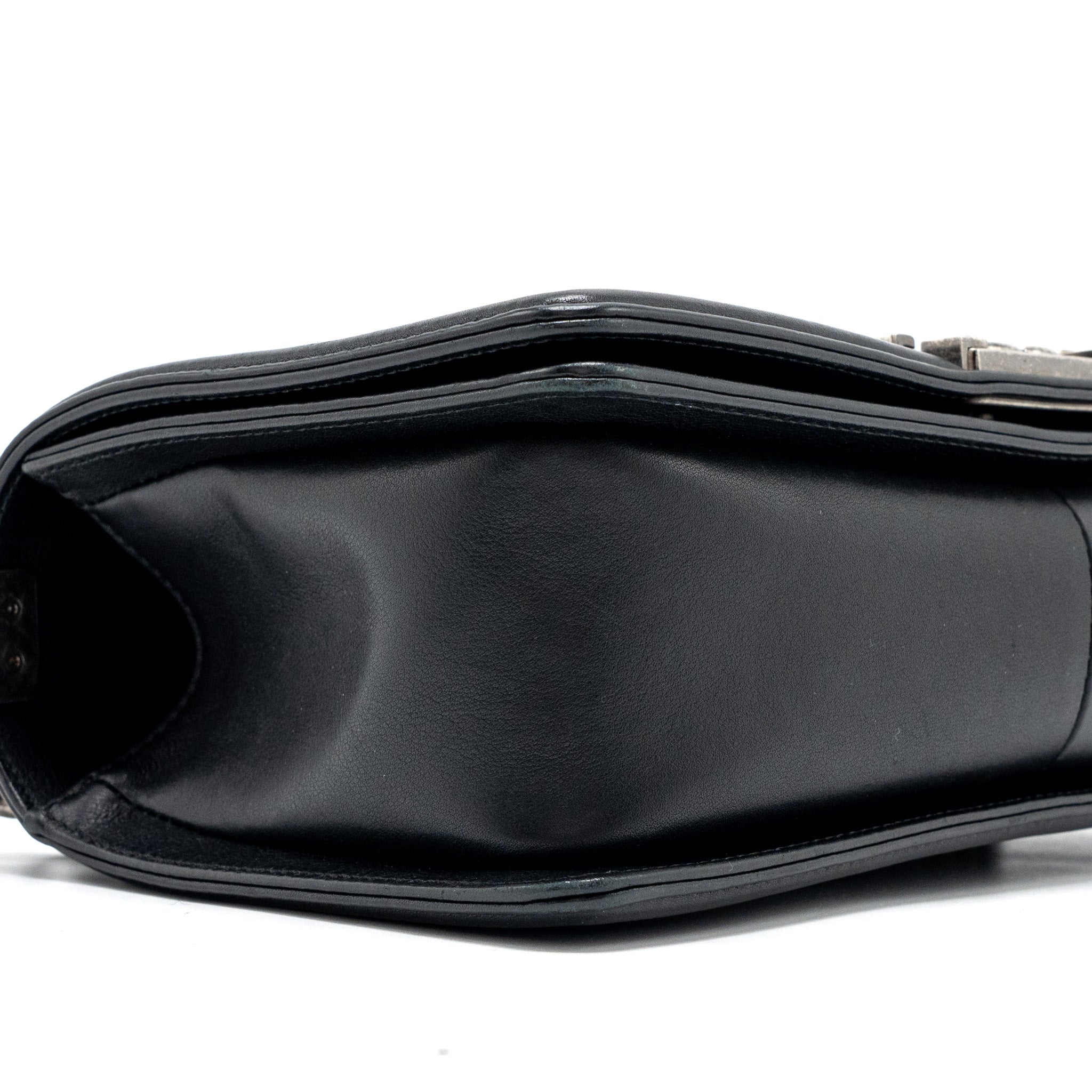 Chanel medium chevron boy bag lambskin black ruthenium hardware - Image 7
