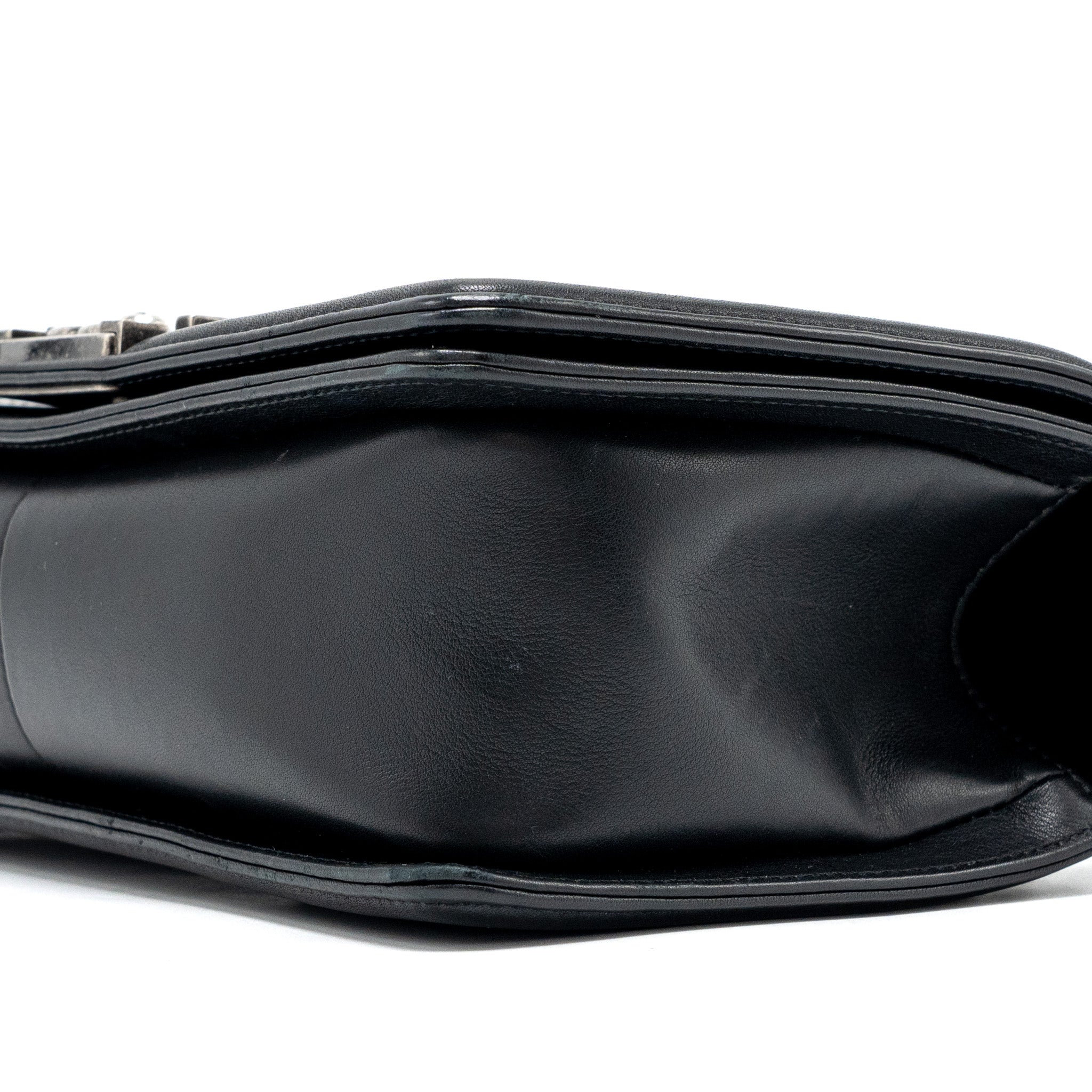 Chanel medium chevron boy bag lambskin black ruthenium hardware - Image 8