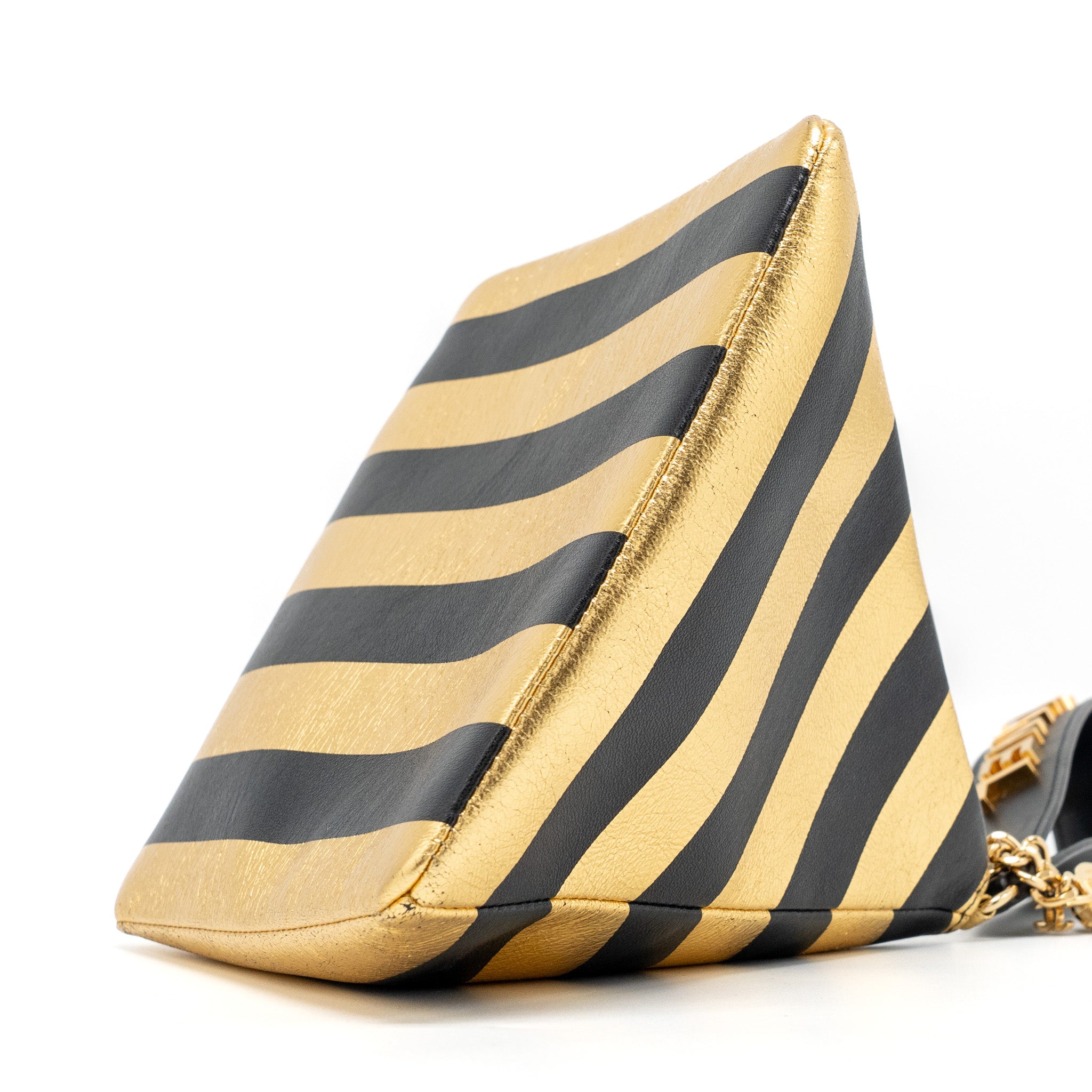 Chanel 19A cc kheops miscellaneous pyramid clutch lambskin/metallic gold/ black GHW - Image 7